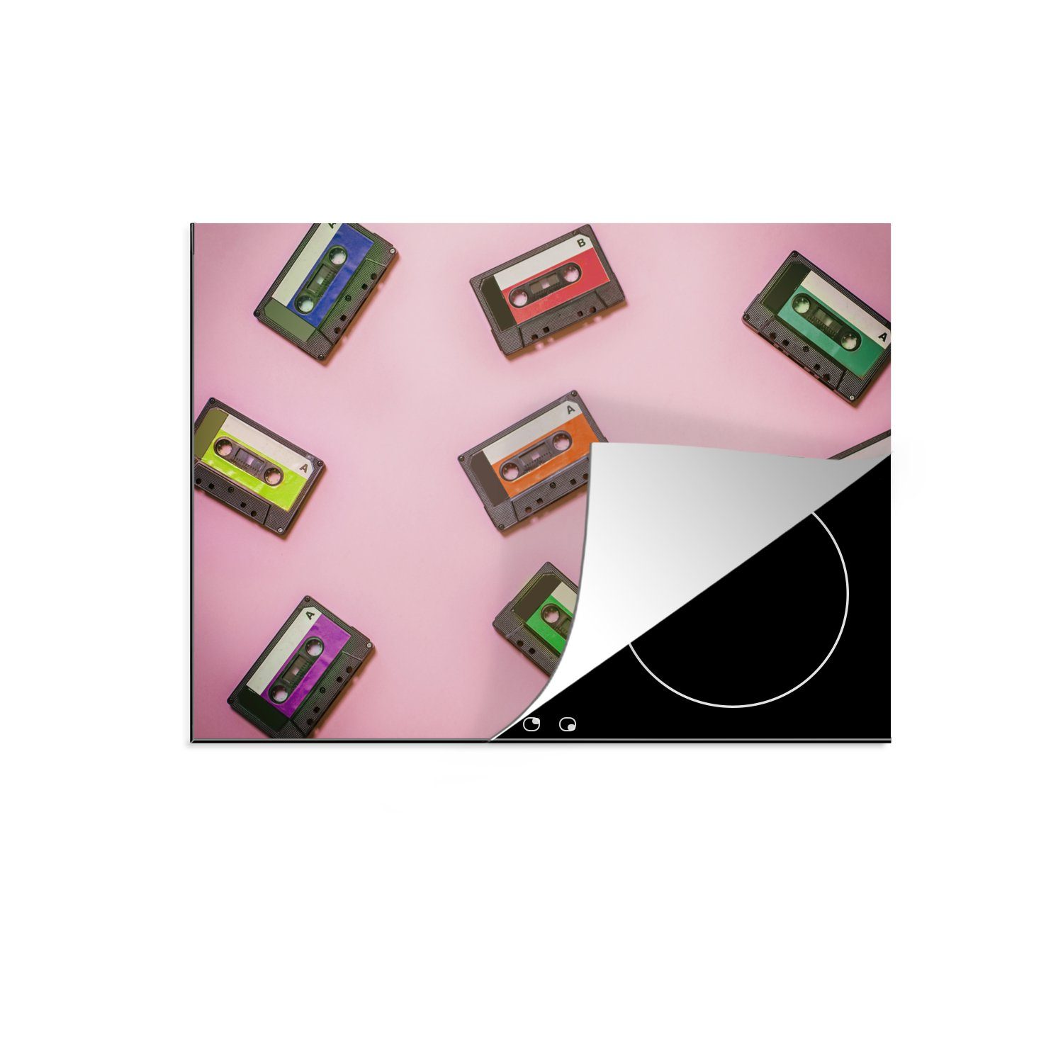 MuchoWow Herdblende-/Abdeckplatte Kassettenkassetten auf rosa Hintergrund, Vinyl, (1 tlg), 70x52 cm, Mobile Arbeitsfläche nutzbar, Ceranfeldabdeckung