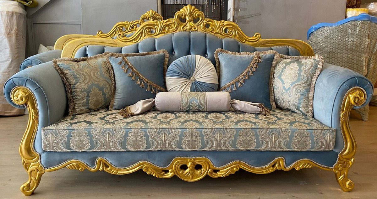 Casa Padrino Sofa Luxus Gold und Beige mit - - / Muster & - Sofa / Prunkvoll Hellblau Barock Edel Sofa Wohnzimmer Glitzersteinen Prunkvolles Wohnzimmer Möbel elegantem Barock - Möbel