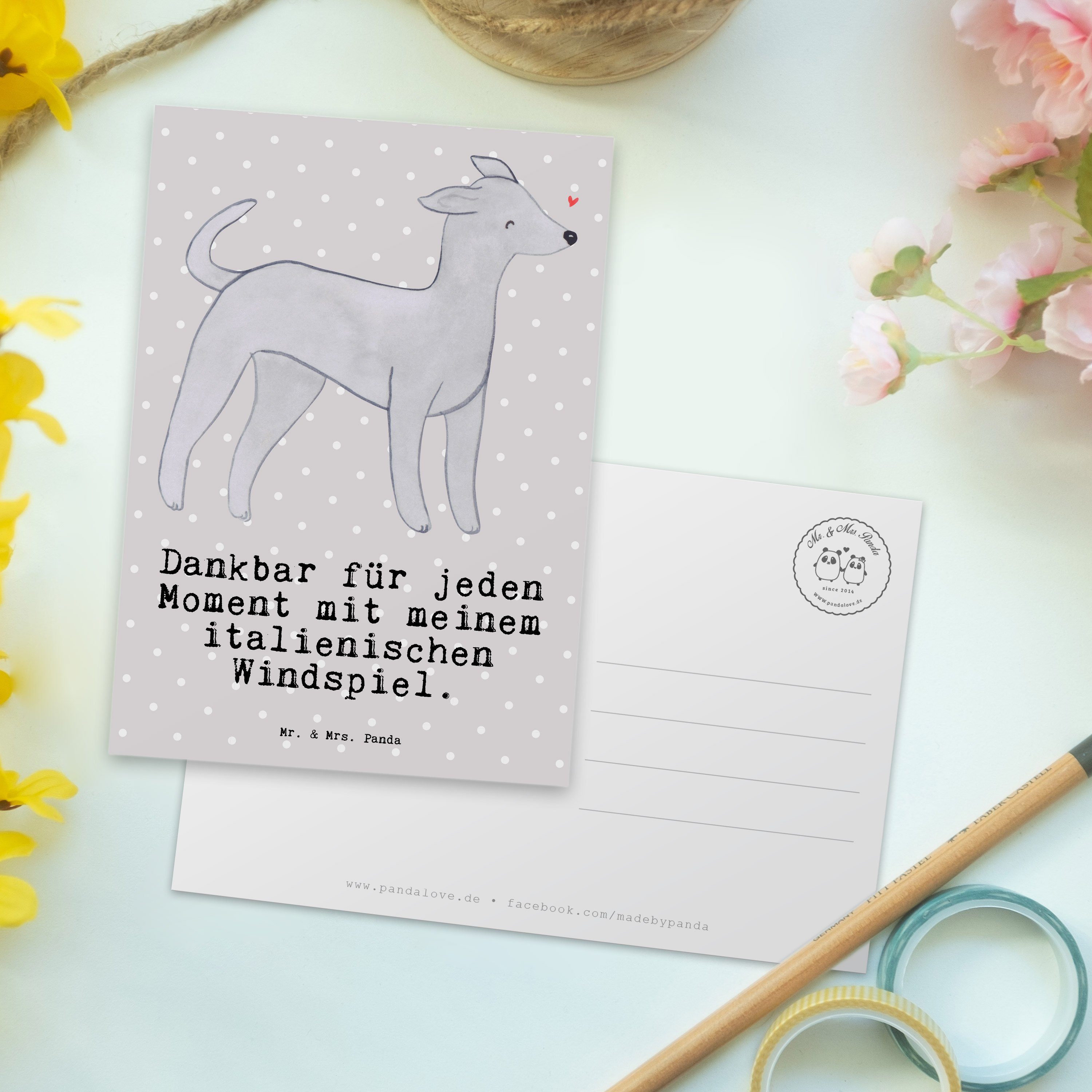 Mr. Panda & Geschenk, Pastell - Mrs. - Italienisches Postkarte Moment Grau Grußkarte Windspiel