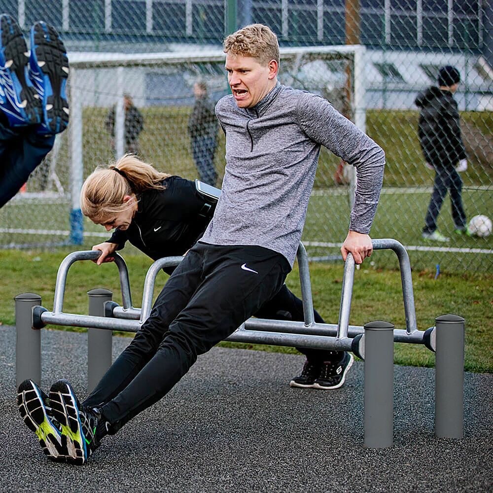 Kompan Kraftstation Outdoor-Fitnessgerät Dip-Bank, Für Outdoorfitness-Parks, Parkanlagen