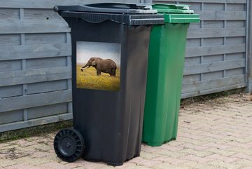 MuchoWow Wandsticker Elefant - Tiere - Blumen - Gras - Natur (1 St), Mülleimer-aufkleber, Mülltonne, Sticker, Container, Abfalbehälter