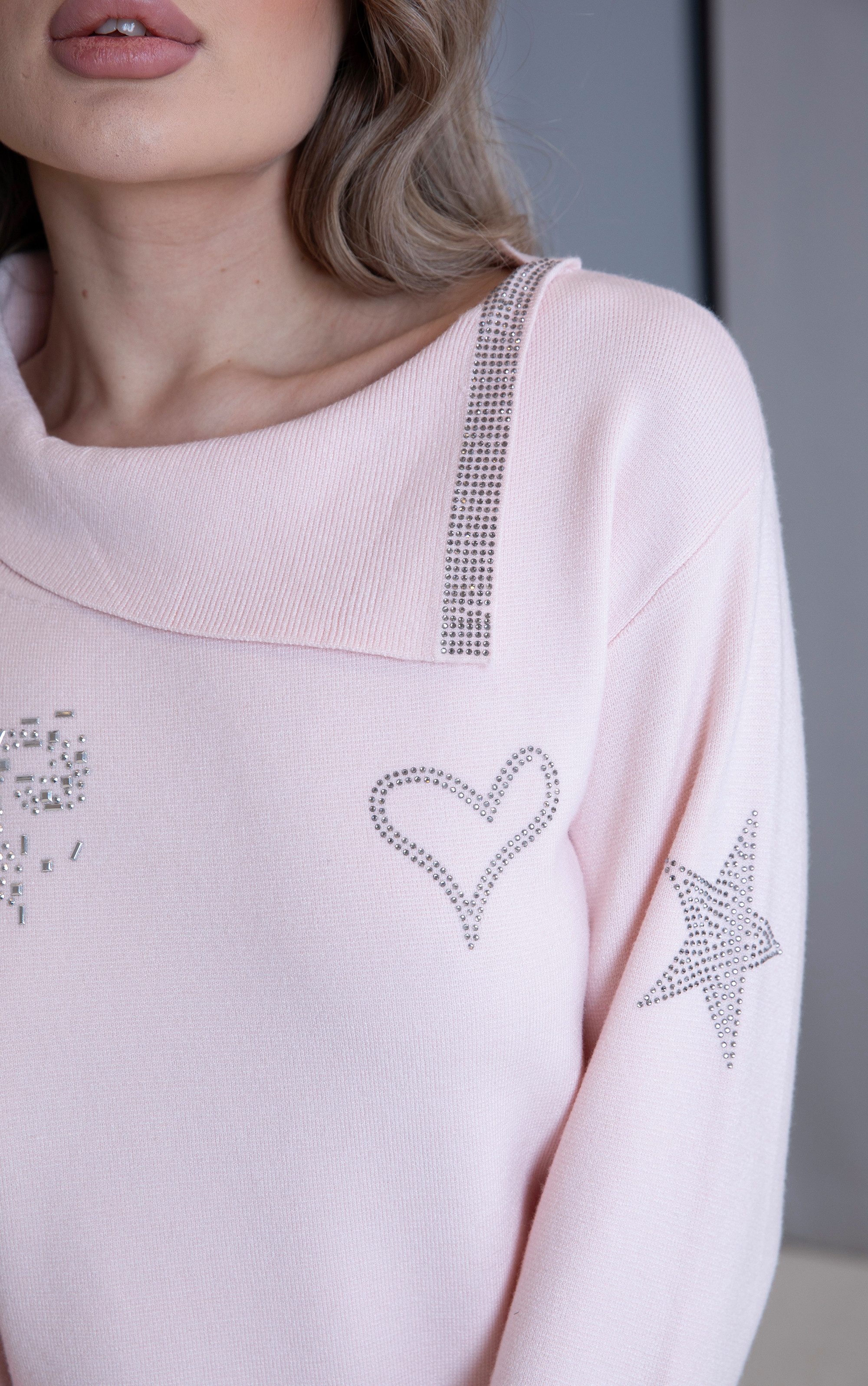 Passioni Strickpullover in Hellrosa mit Schalkragen, lockerer Passform mit Strassdetails