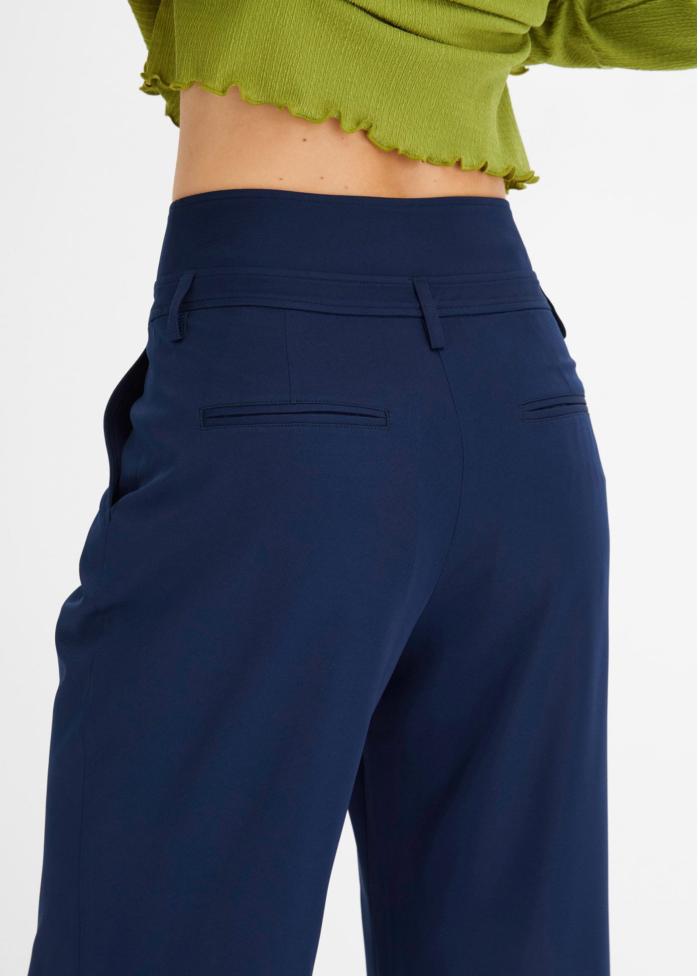 bonprix Stoffhose aus Polyester und Elasthan, hohes Bunddesign, Slim Fit Passform
