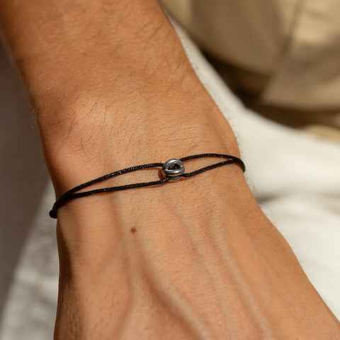 Made by Nami Armband Minimalistisches Herren & Damen Armband Filigran, Handgemacht & Geflochten - 100% Wasserfest & verstellbar