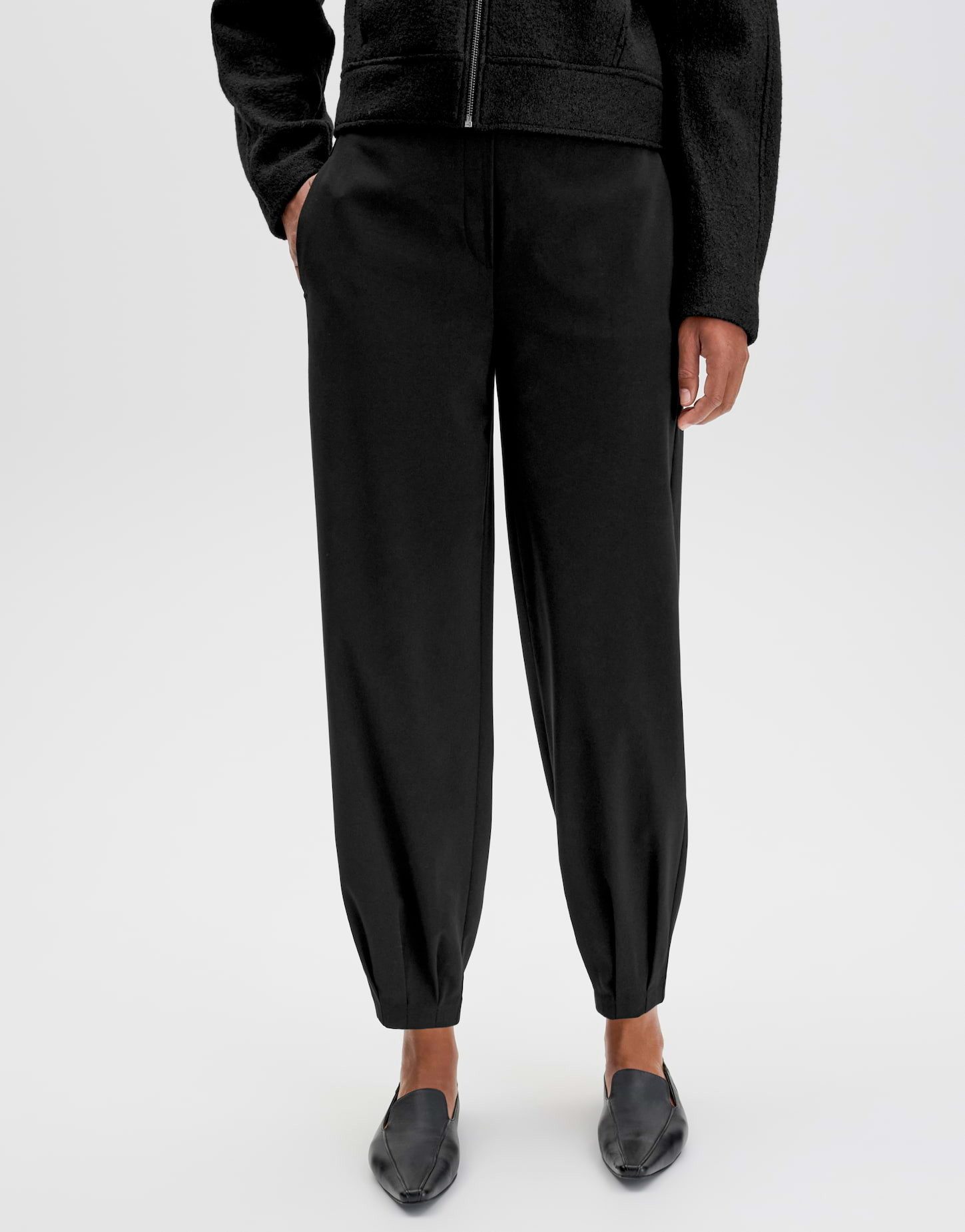 someday Stoffhose Cisilia flowy soft aus pflegeleichter Webware Ovale Ankle-Form mit Mélange-Effekt und Faltendetail am Saum