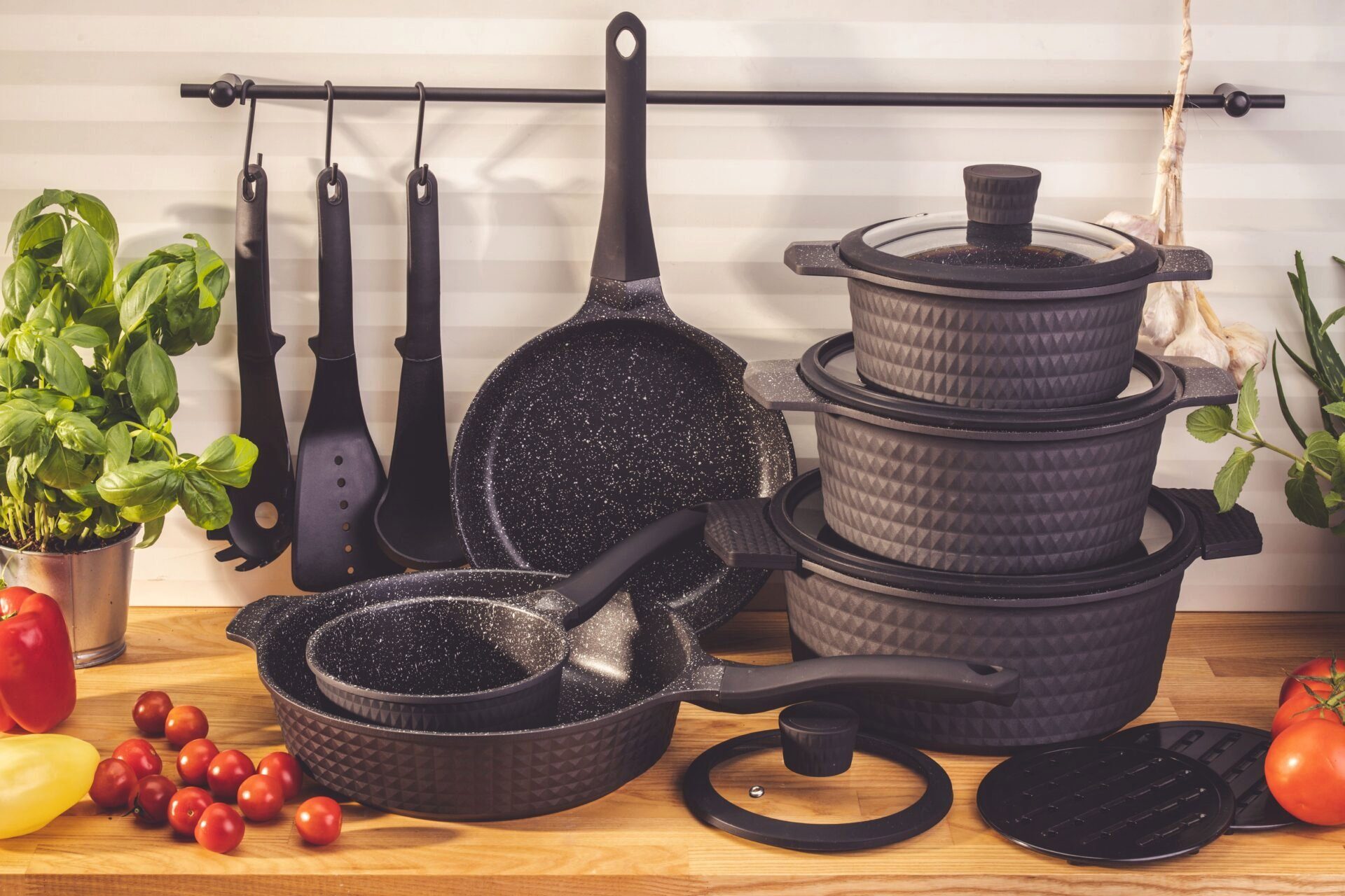 Edenberg Topf-Set 15 Tlg Schwarze Töpfe Bratpfannen und Kasserolle Glasdeckel Keramik, Aluminium, Edelstahl, Keramik (Es ist eine perfekte Geschenkidee für jeden Anlass., Bestseller-Topfset – höchste Qualität und Funktionalität)