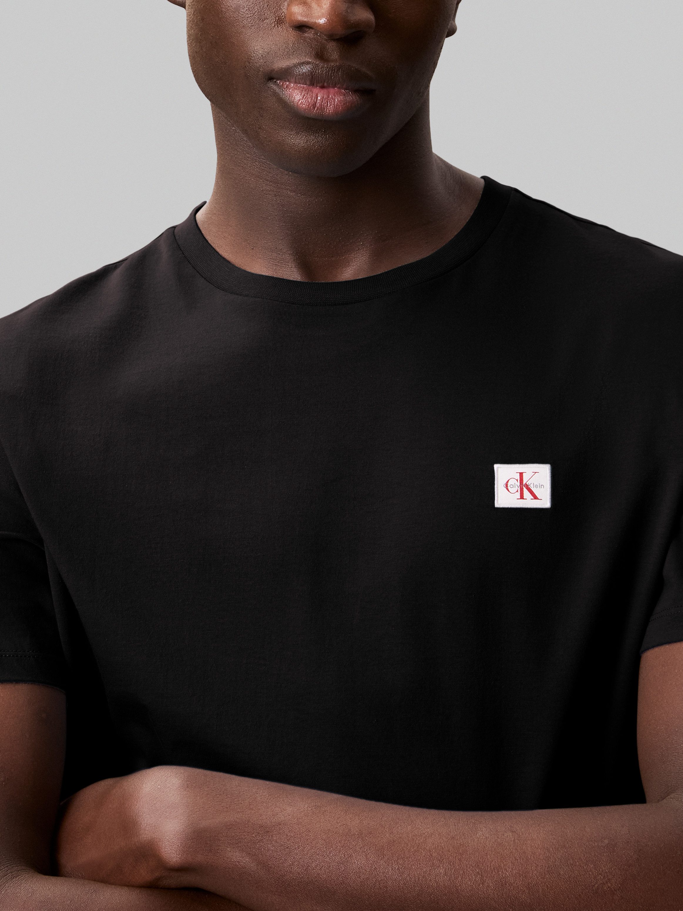 Calvin Klein Jeans T-Shirt (Packung, 2-tlg., 2er-Pack) Mit Rundhalsausschnitt – Bild 5 von 5
