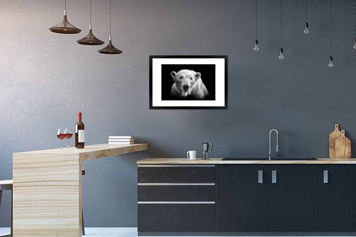 MuchoWow Poster Porträt Eisbär auf schwarzem Hintergrund in schwarz und weiß, (1 St), mit Rahmen, Kunstdruck, Gerahmtes Poster, Schwarzem Bilderrahmen | Poster