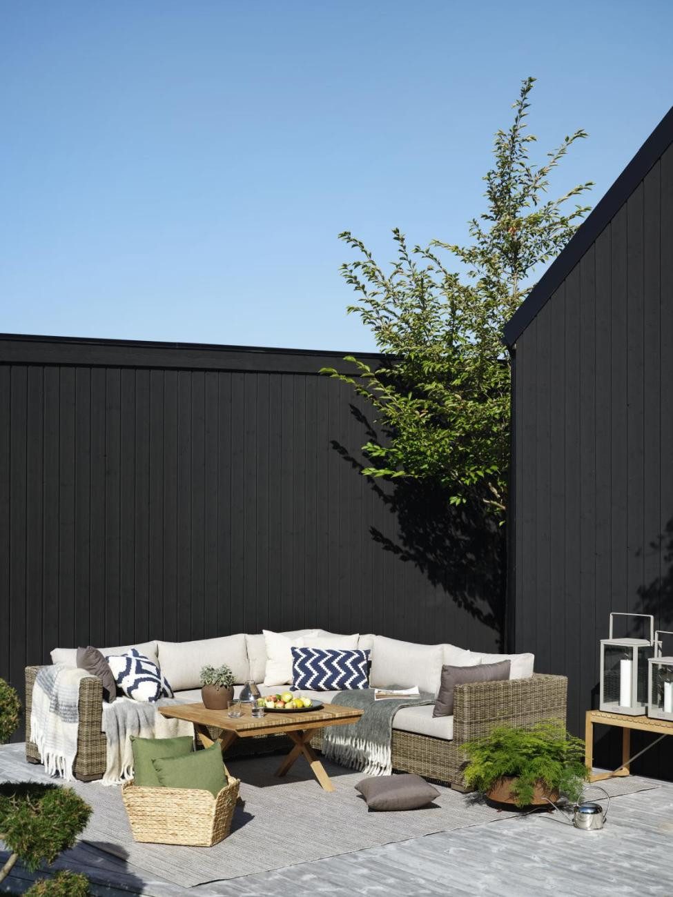 Brafab Couchtisch Julita aus Teakholz, 90 cm