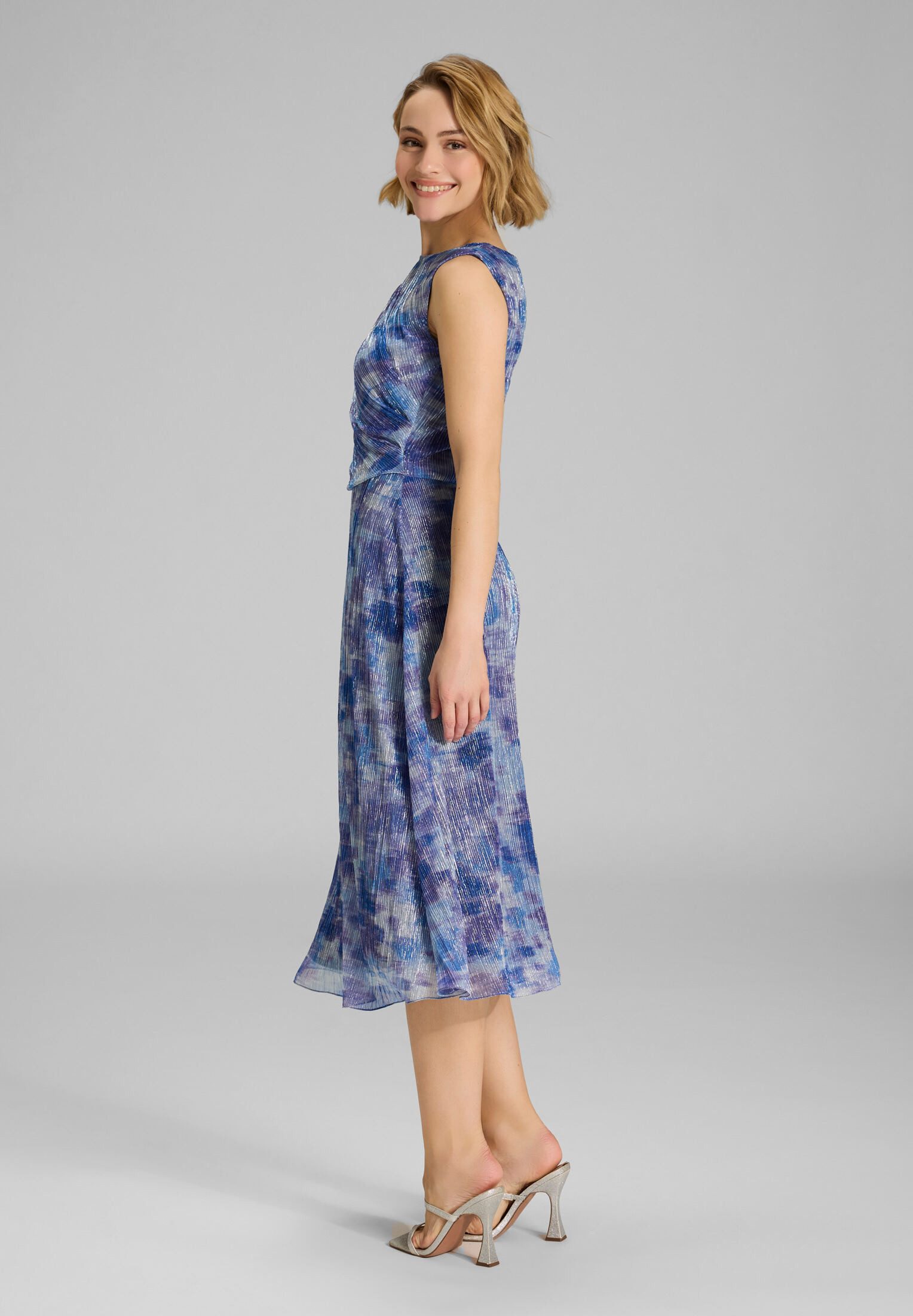 SWING Cocktailkleid - Plissiertes Kleid mit Metallicfäden Taillierter Schni günstig online kaufen