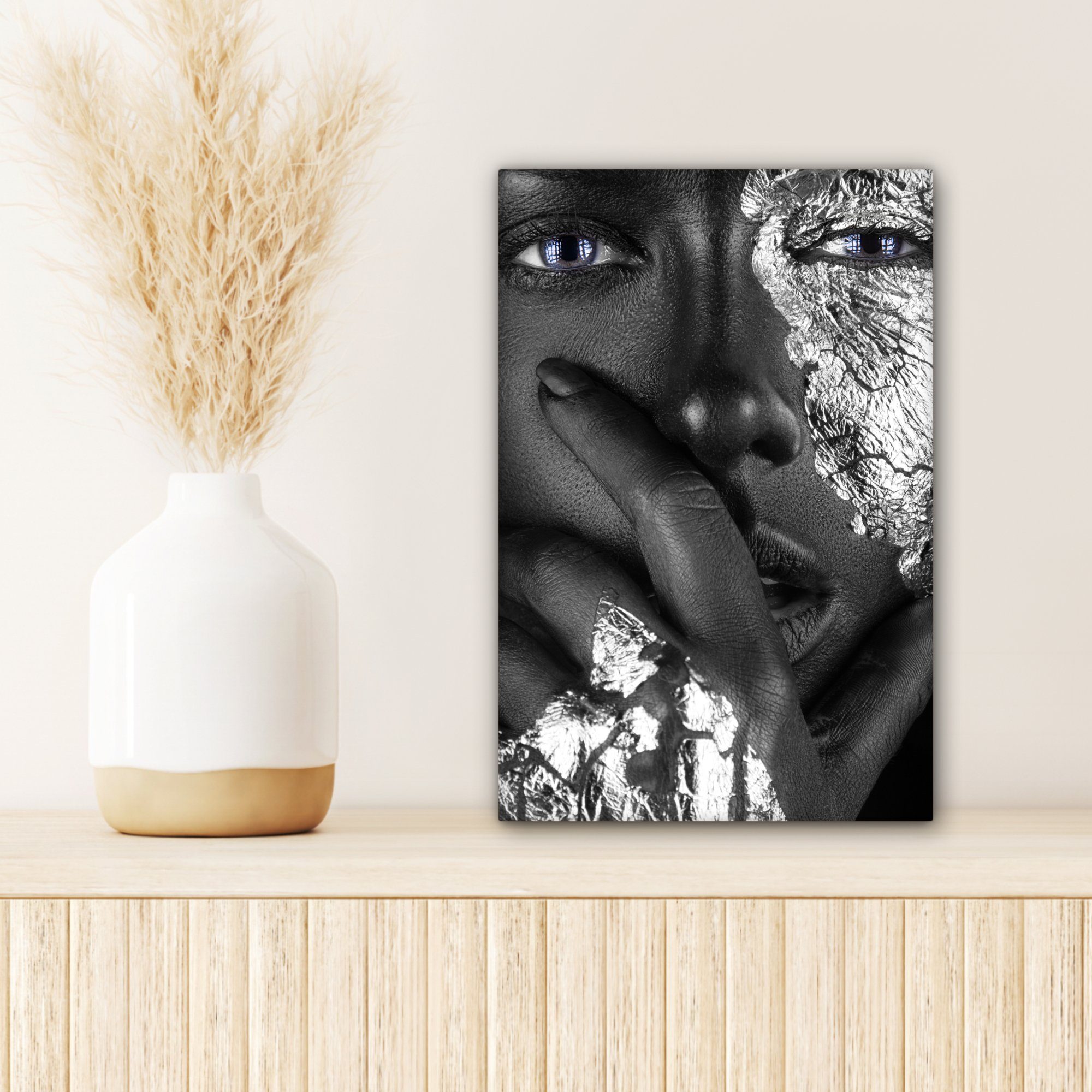 OneMillionCanvasses® - St), Blau, Gemälde, (1 fertig Zackenaufhänger, Schwarz Weiblich Leinwandbild inkl. 20x30 bespannt - cm Silber - Leinwandbild