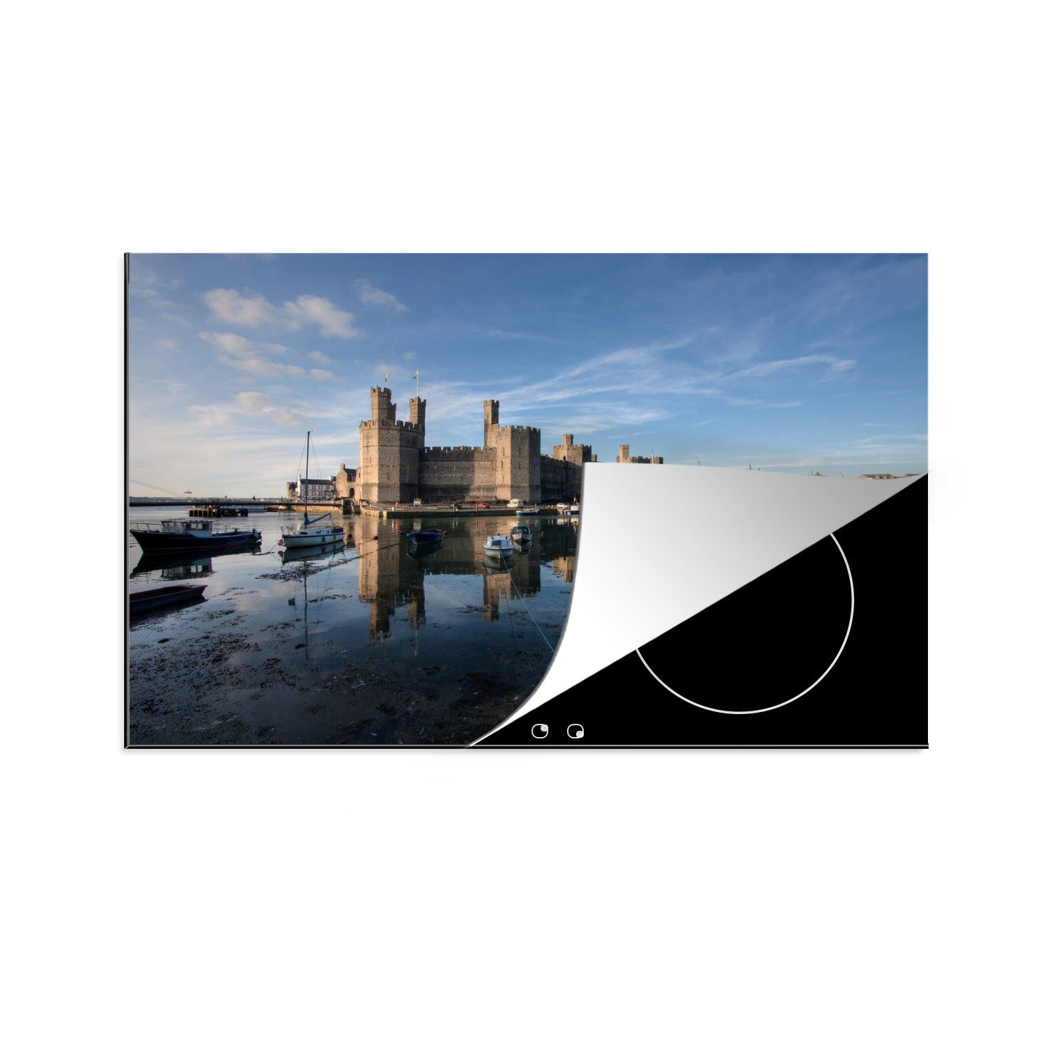 MuchoWow Herdblende-/Abdeckplatte Burg Caernarfon bei schönem, klarem Himmel in Wales, Vinyl, (1 tlg), 81x52 cm, Induktionskochfeld Schutz für die küche, Ceranfeldabdeckung