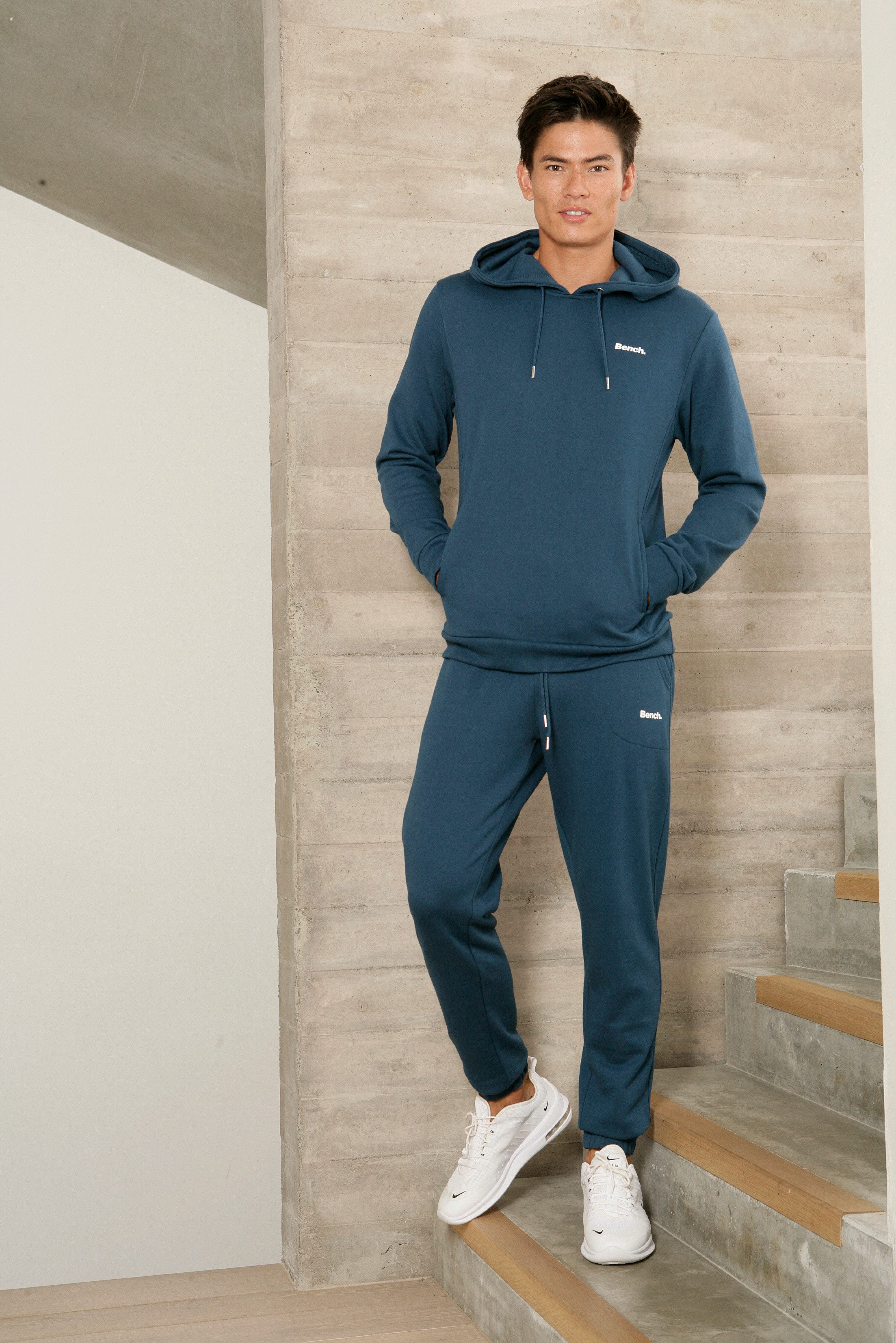 Bench. Loungewear Hoodie Sweatshirt mit Kapuze und seitlichen Taschen, Baumwollmischung