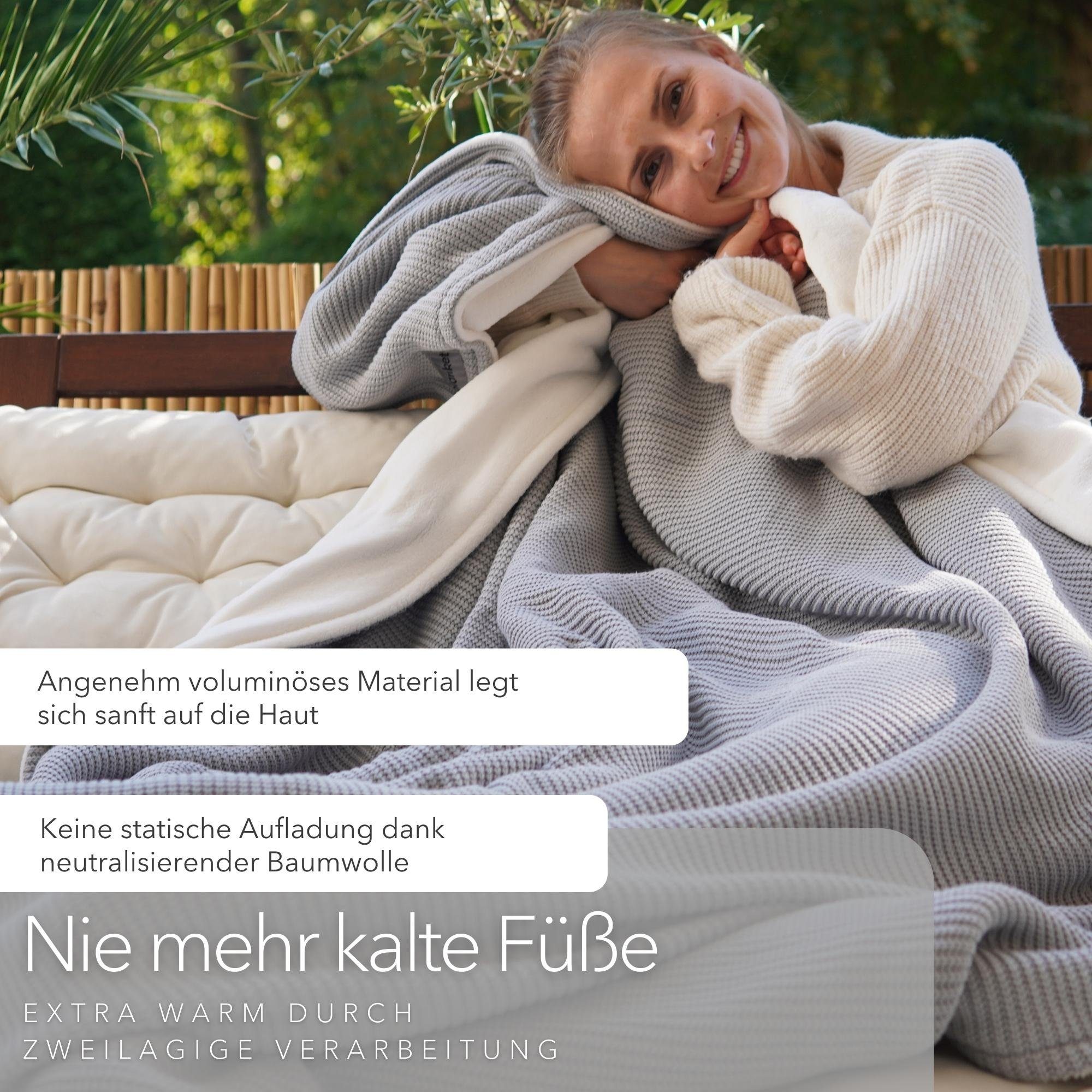Wohndecke flauschige Kuscheldecke, wärmende Couchdecke im Strick Design, blanketino, Stilvolle Sofadecke, Überdecke in Seidengrau