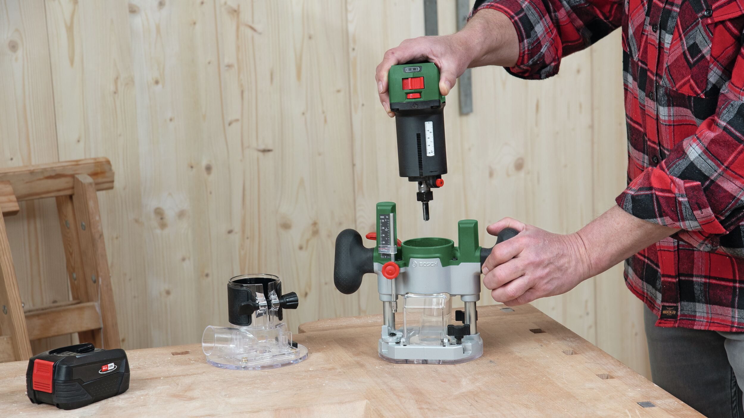 BOSCH Akku-Fräse AdvancedTrimRouter 18V-8, 18 in V, Ohne Akku mit Oberfräsen-Taucheinheit - im Karton