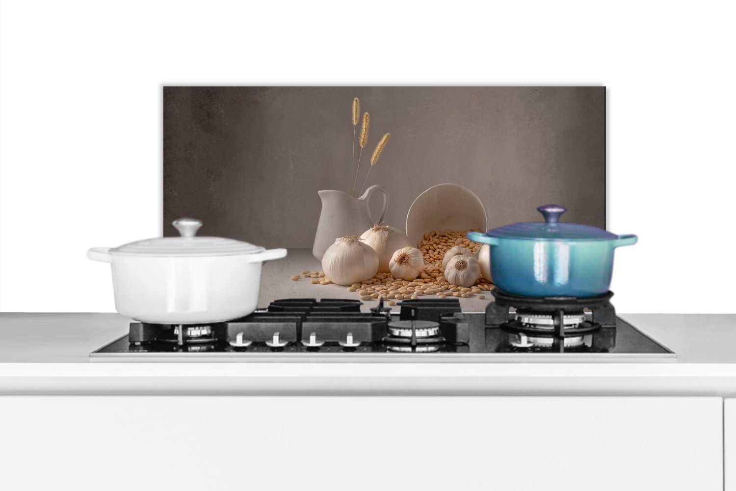 MuchoWow Küchenrückwand Zwiebeln - Stilleben - Weiß - Beige, (1-tlg), 60x30 cm, Wandschutz, gegen Fett und Schmutzflecken für Küchen