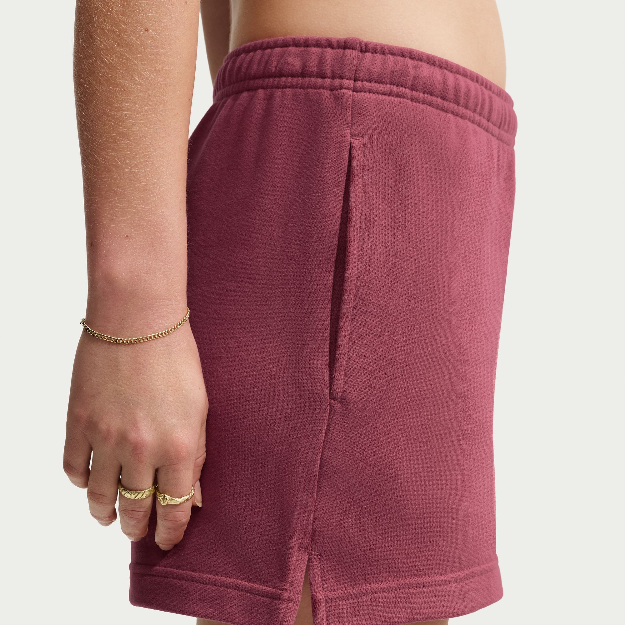 Nike Sportswear Shorts W NK STDO FLC LW MR STD 4 SHRT mit sportlichem Stil, aus Baumwolle und Polyester, lässiger Schnitt