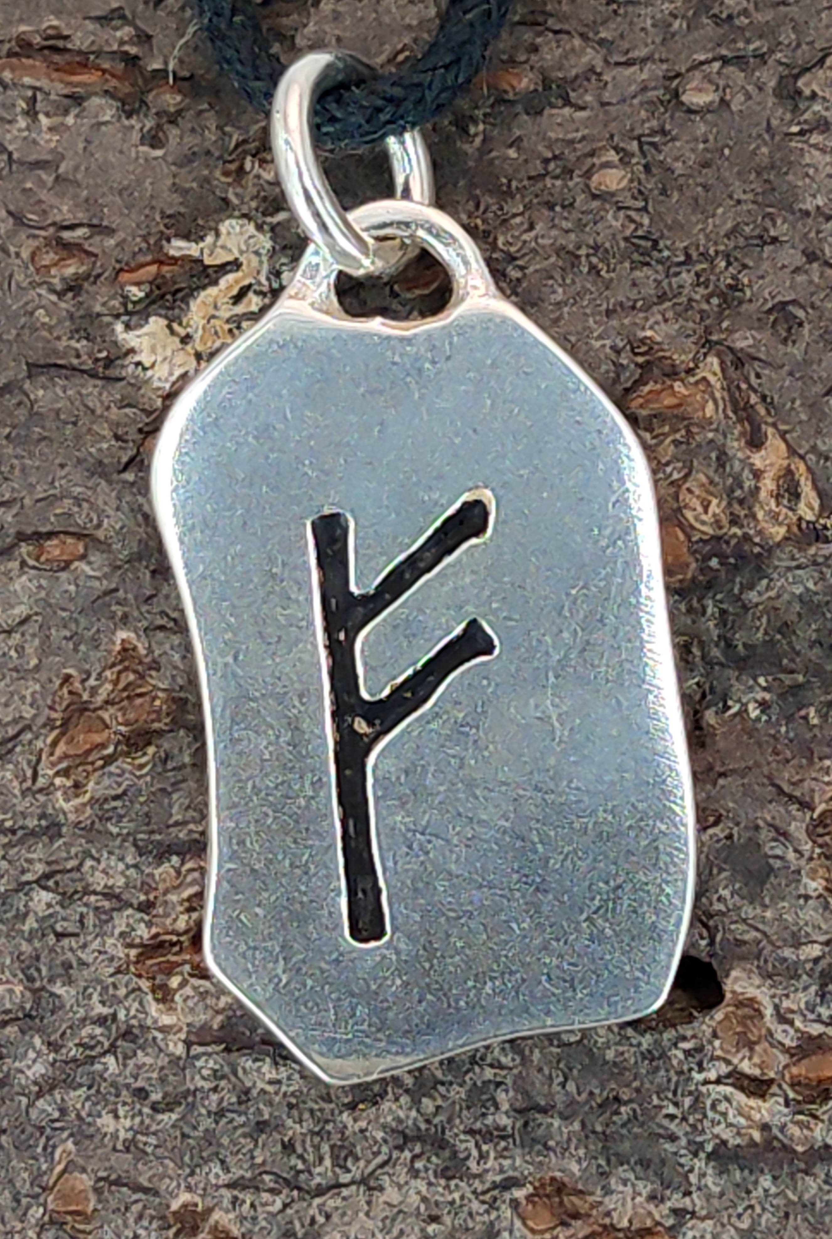 Kiss of Leather Kettenanhänger F Buchstabe Sterling 925 Silber Fehu Rune