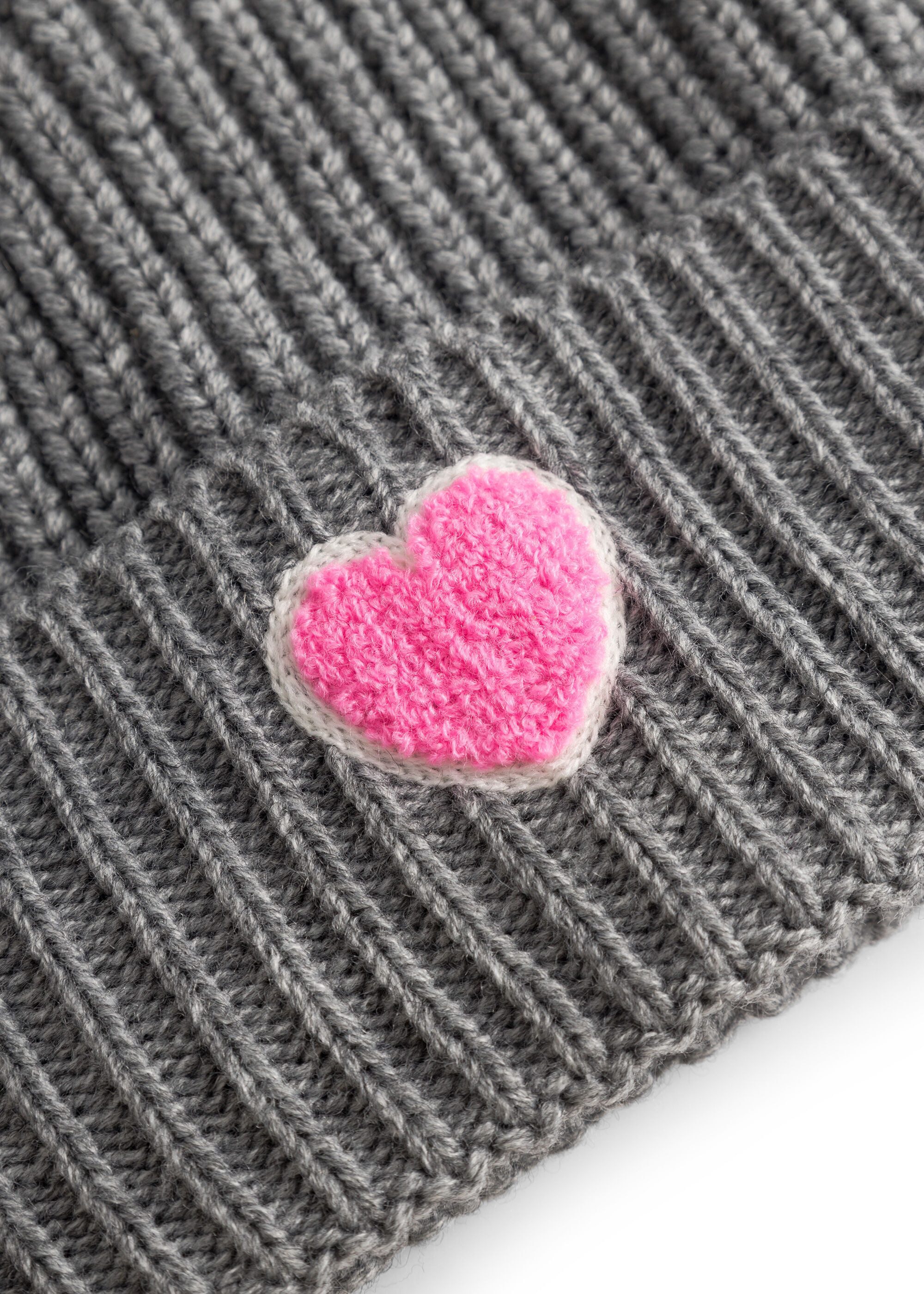 Codello Strickmütze (1-St) mit einem „Herz“-Stickerei in Teddy-Optik günstig online kaufen