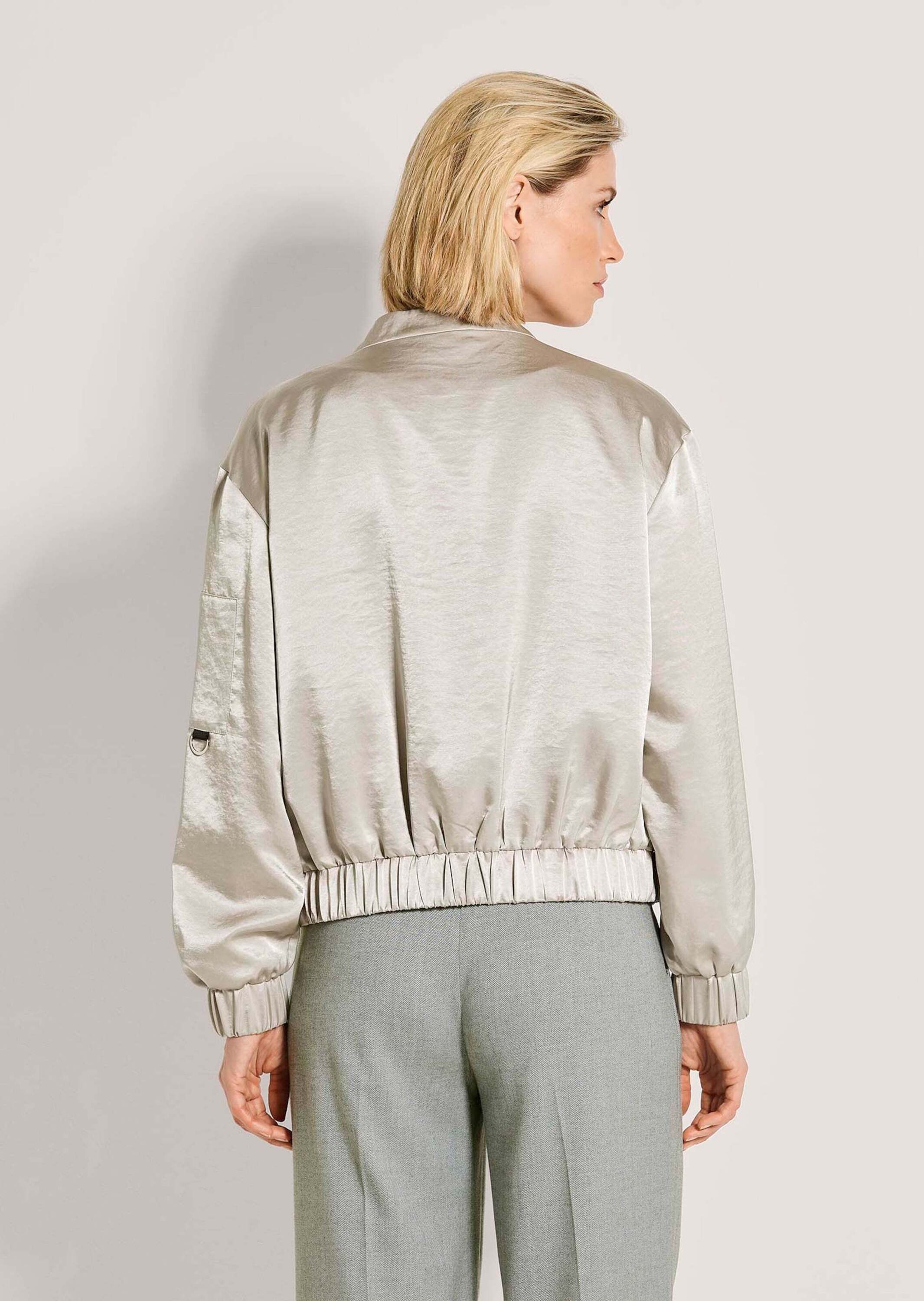 MADELEINE Outdoorjacke Elegante Glanzjacke mit Stehbund Freizeitjacke mit Reißverschluss, Pattentaschen und Langarm