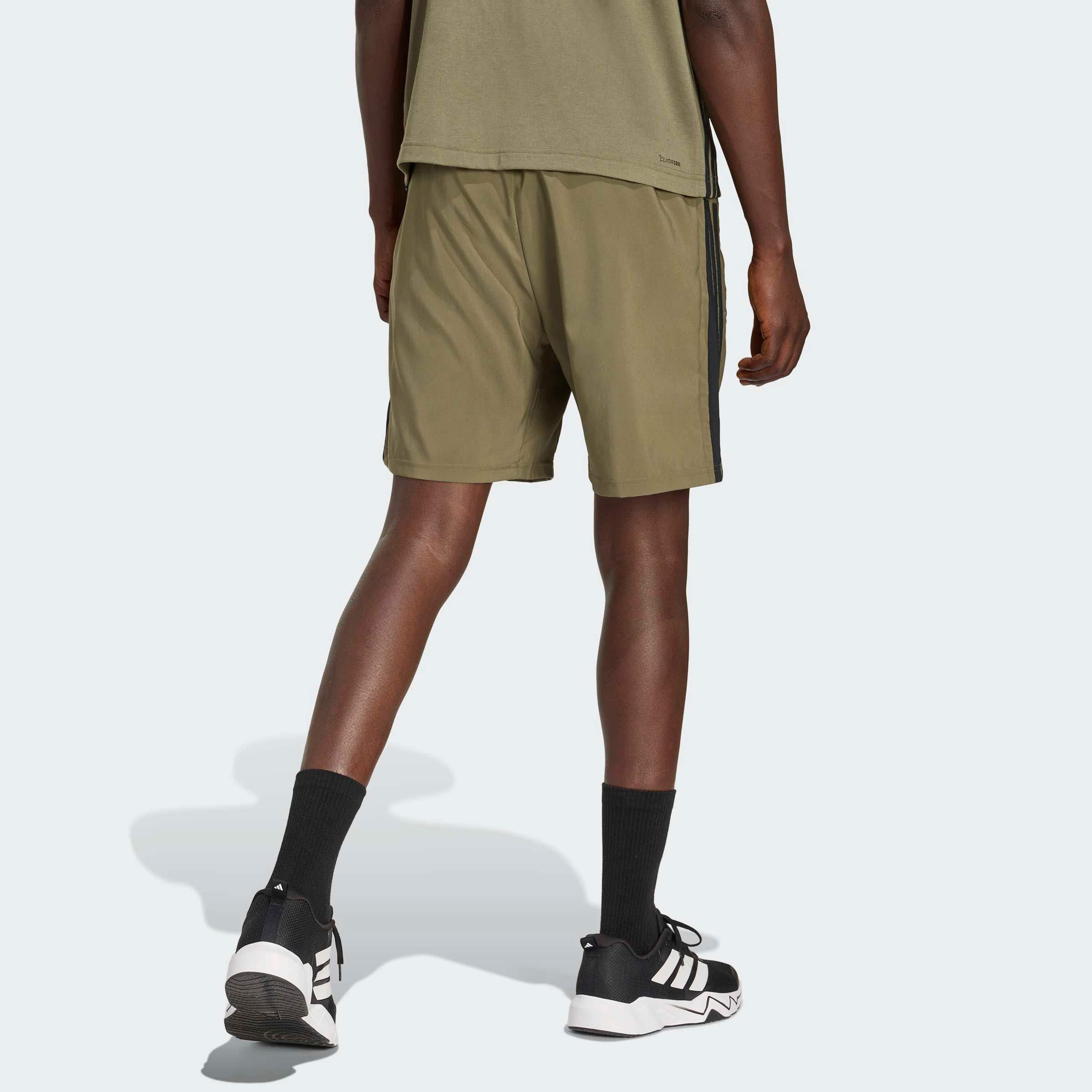 adidas Performance Shorts WORKOUT ESSENTIALS 3-STRIPES WOVEN für Fitness und Sportmode, normal-weite Passform