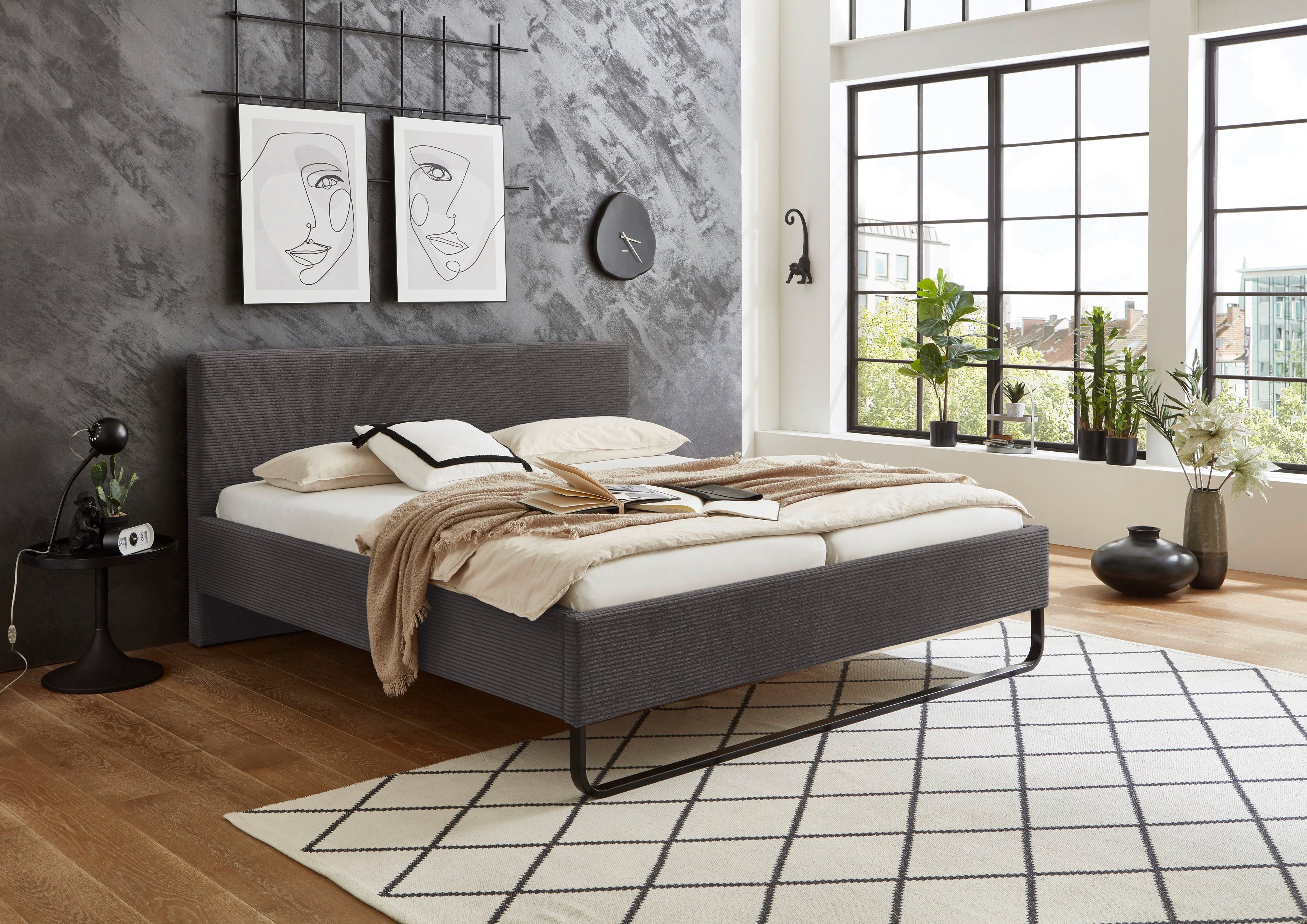 meise.möbel Polsterbett Swing, aus Cordstoff, mit schwarzer Metallkuffe