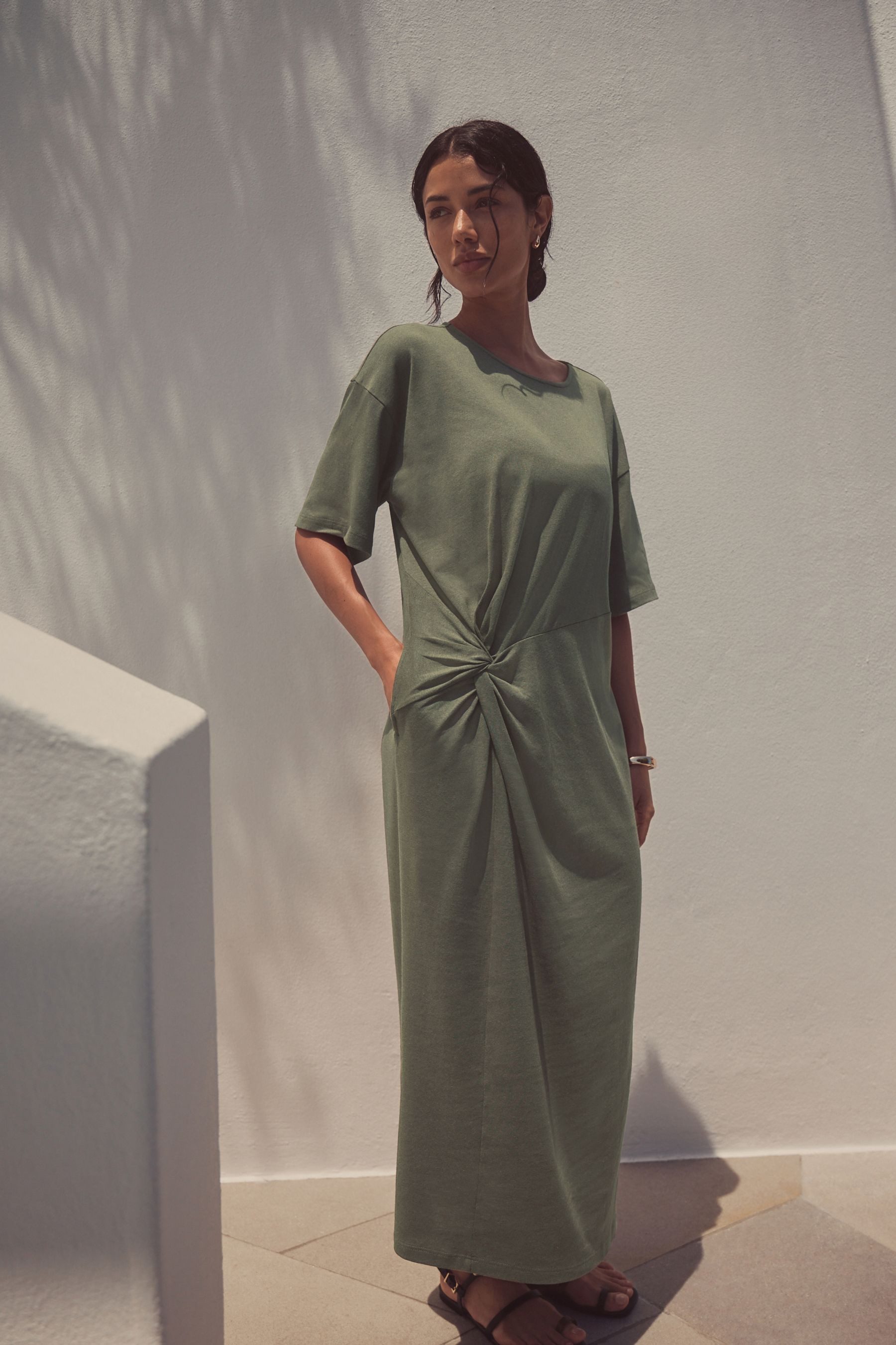 Next Shirtkleid Sommerliches Jersey-T-Shirtkleid mit Drehung (1-tlg)