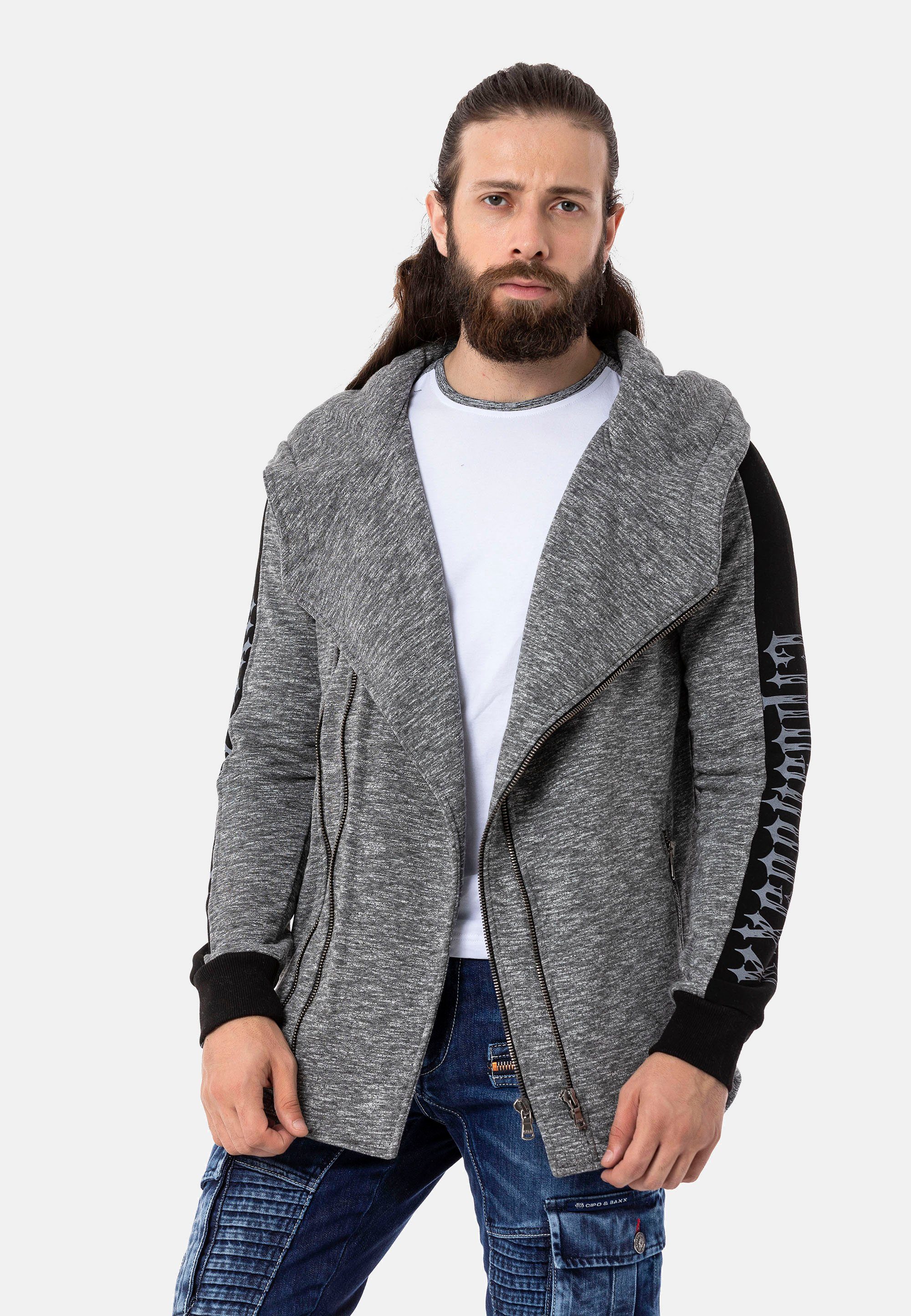 extravagantem Baxx Cipo in Sweatjacke & Look