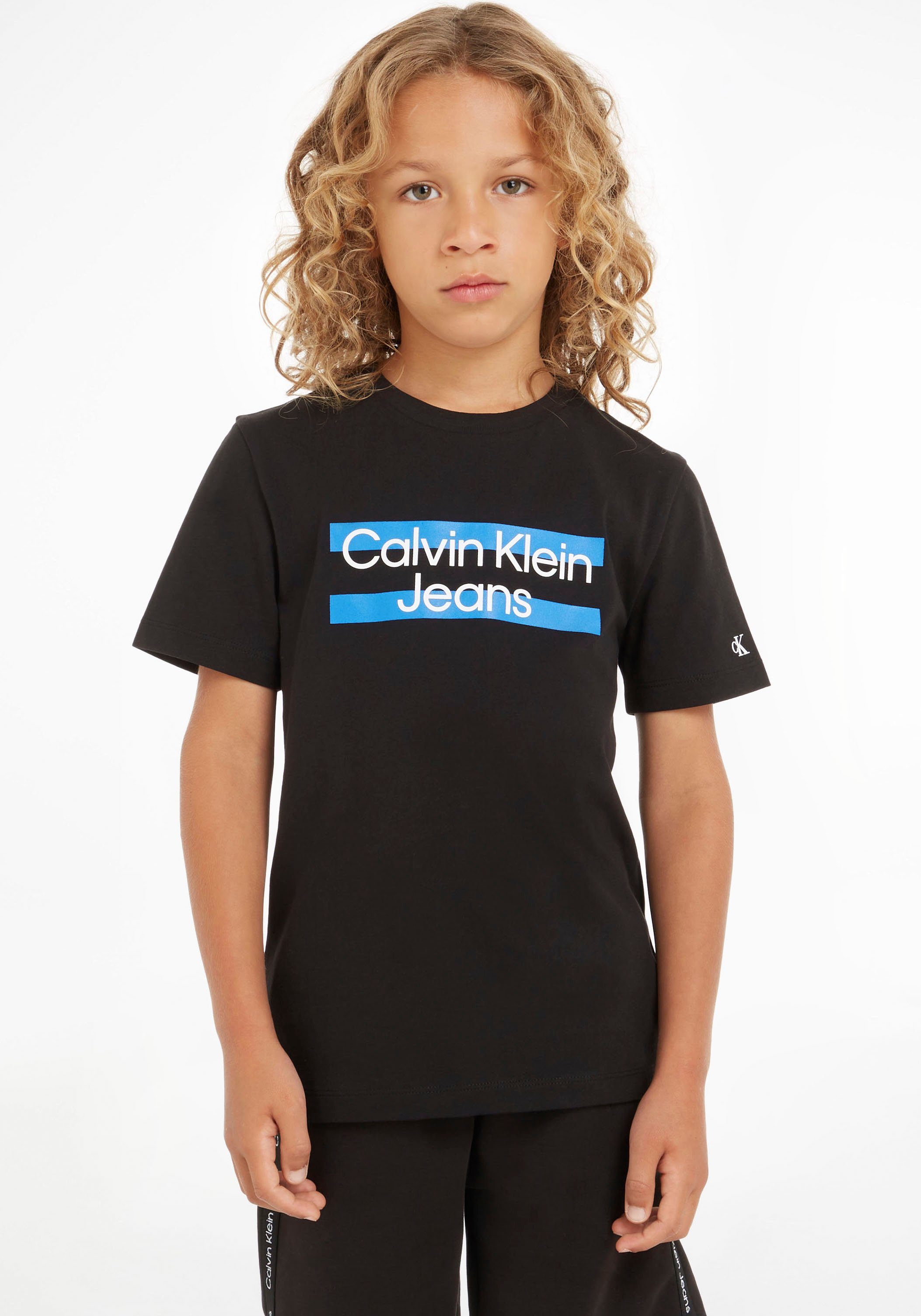 T-Shirt auf Brust Klein Calvin mit Jeans Klein der Calvin Logodruck schwarz