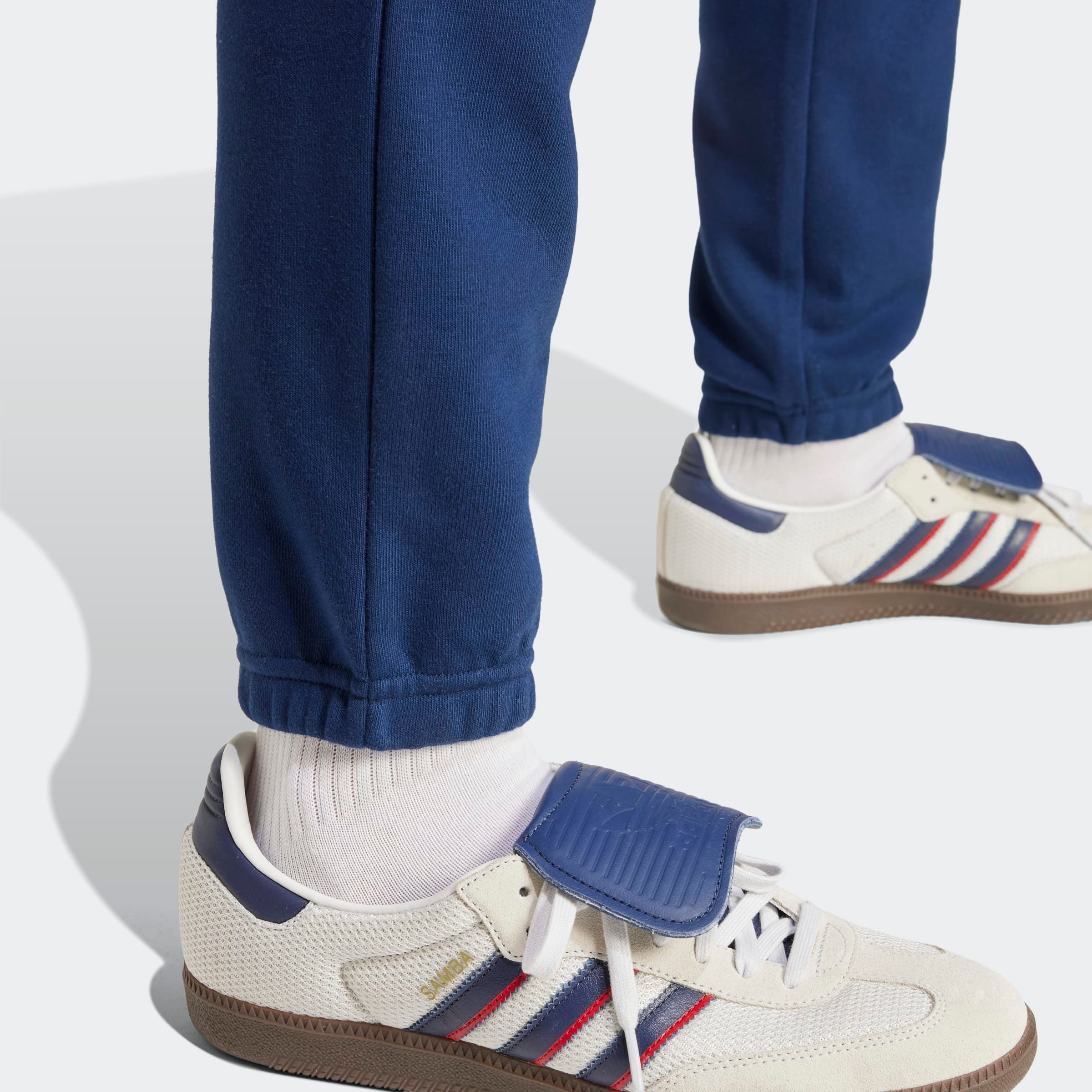 adidas Originals Sporthose TREFOIL ESSENTIALS schmale Passform, mit flauschiger Innenseite, mit Rippbündchen