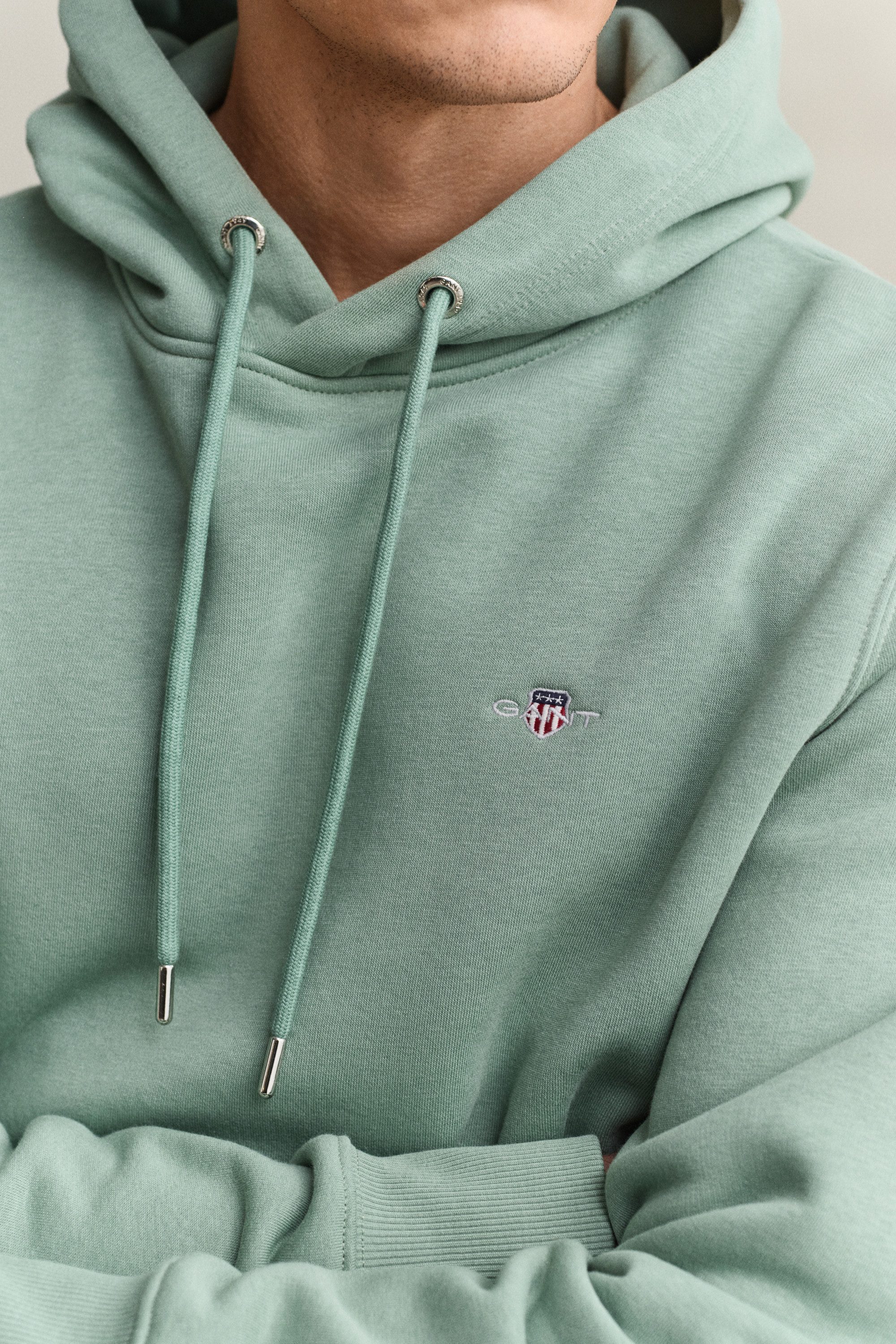 Gant Hoodie REG SHIELD HOODIE mit Logostickerei auf der Brust