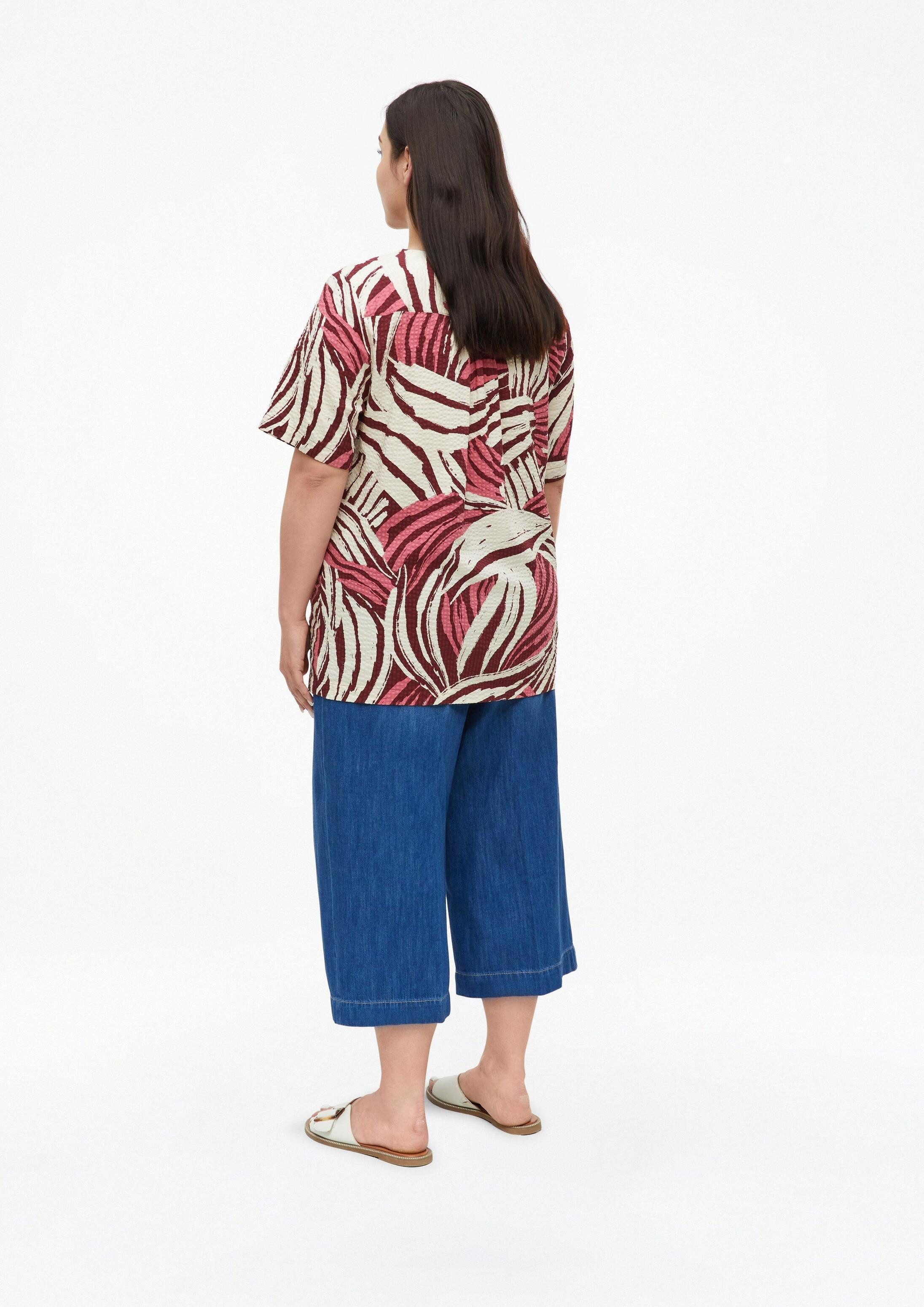 s.Oliver Kurzarmbluse Bluse Strukturierte Viskosemix-Bluse mit All-over-Print