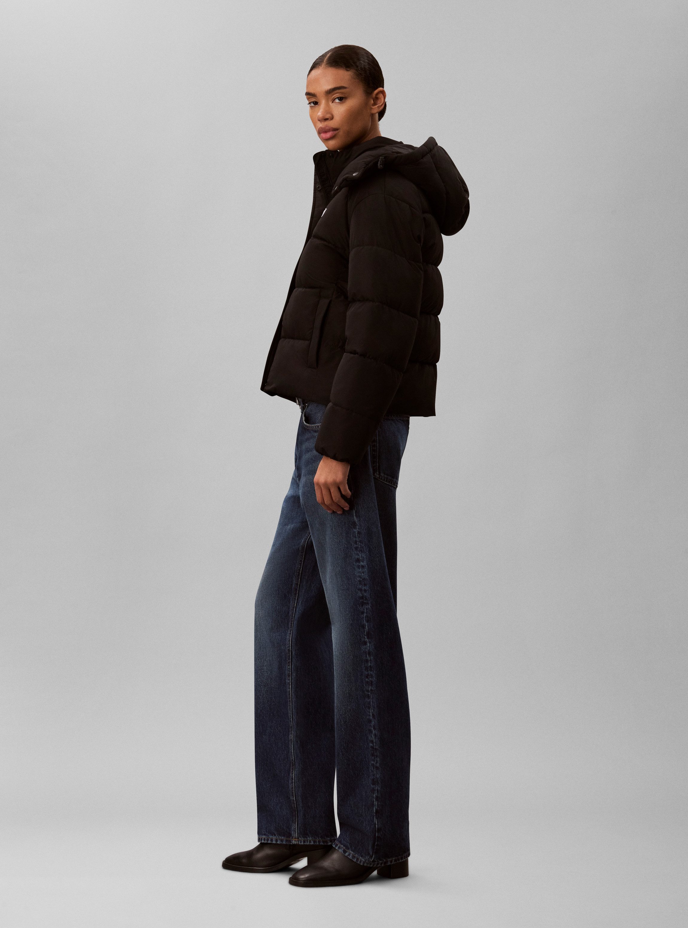 Calvin Klein Jeans Steppjacke abnehmbare Kapuze, kurze Form, verdeckter Reißverschluss – Bild 4 von 5