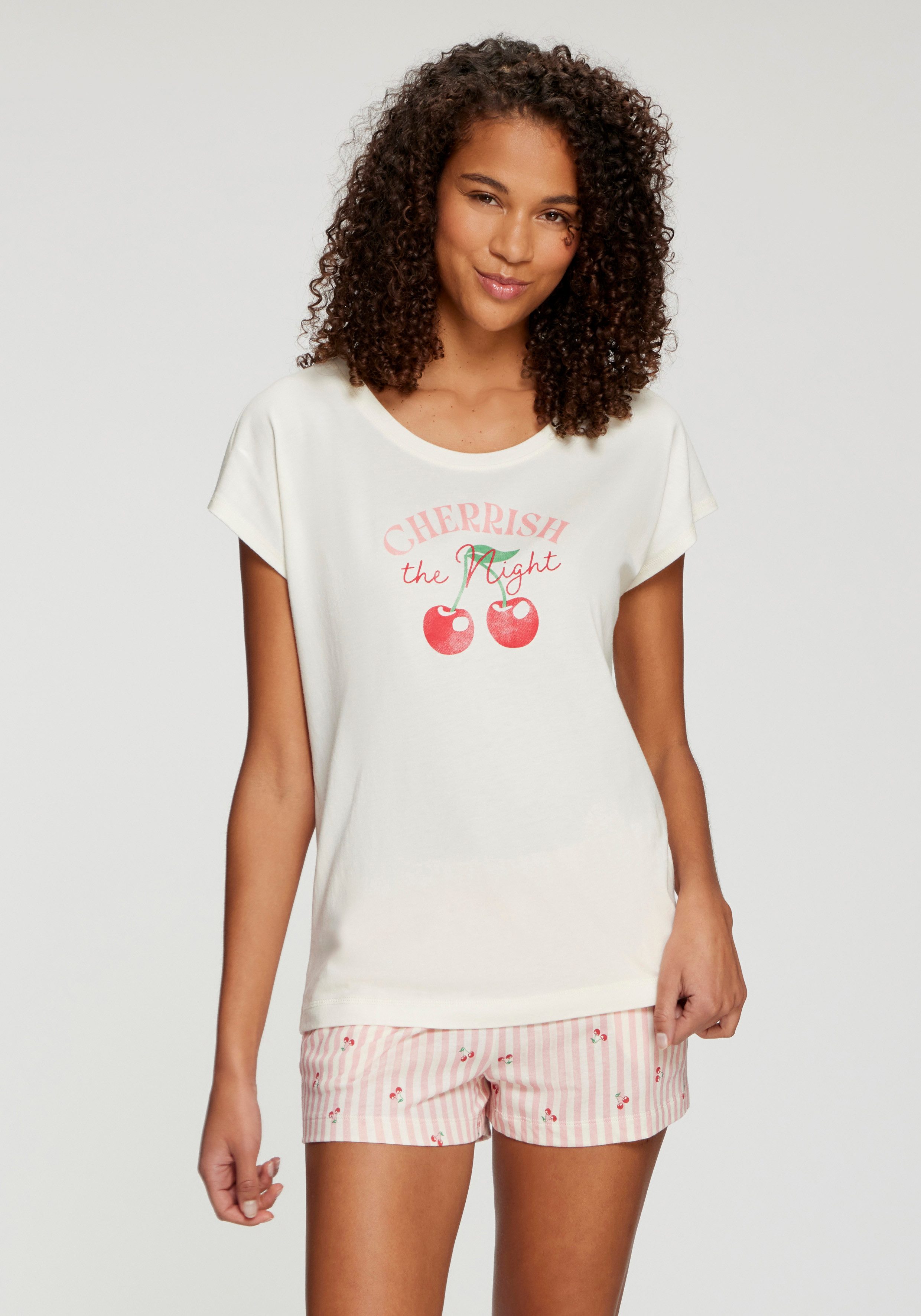 Vivance Dreams by Lascana Shorty (Set, 2 tlg) mit Print. € 29,99