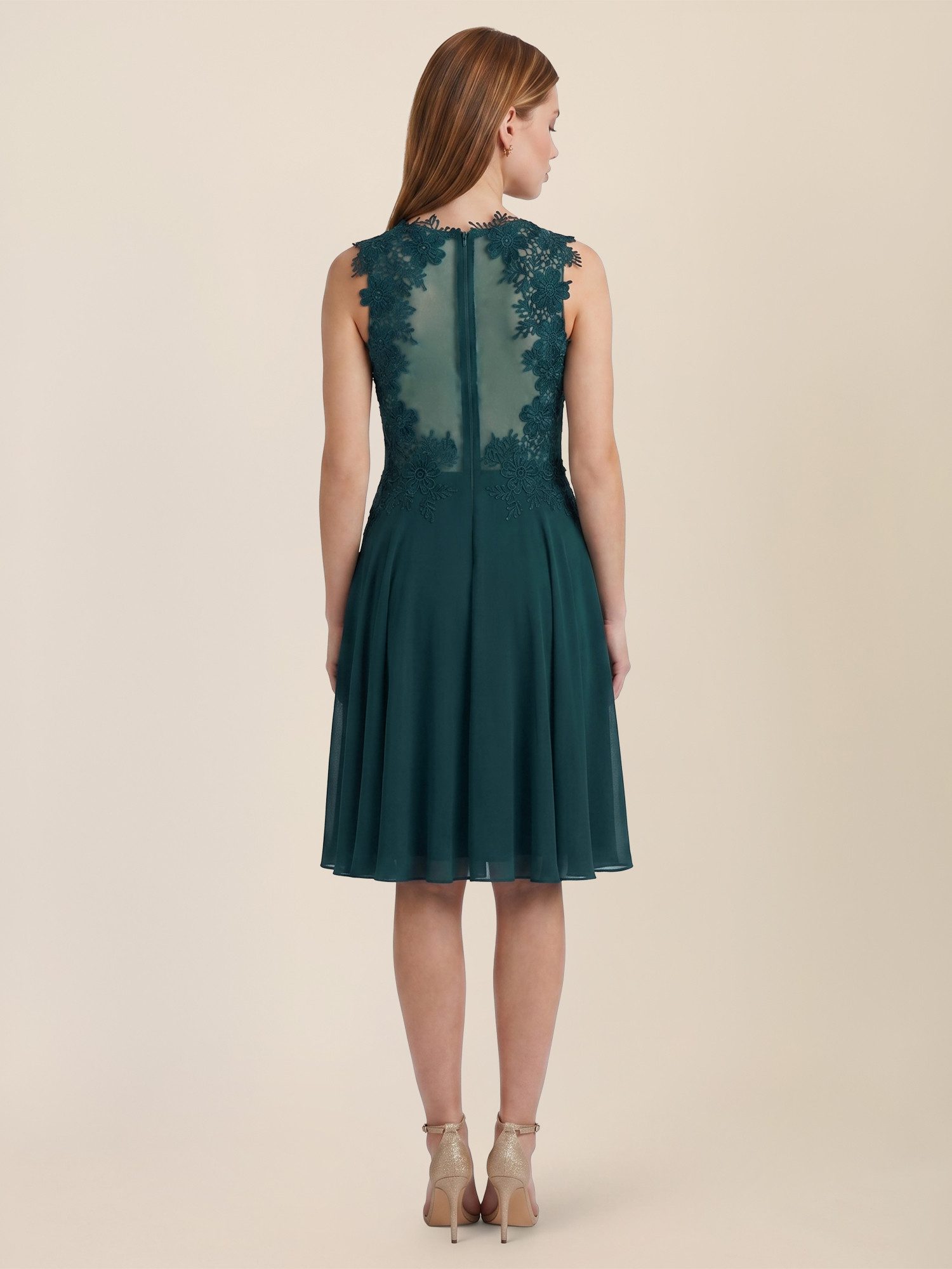 Apart Cocktailkleid mit floraler Spitze und Chiffon