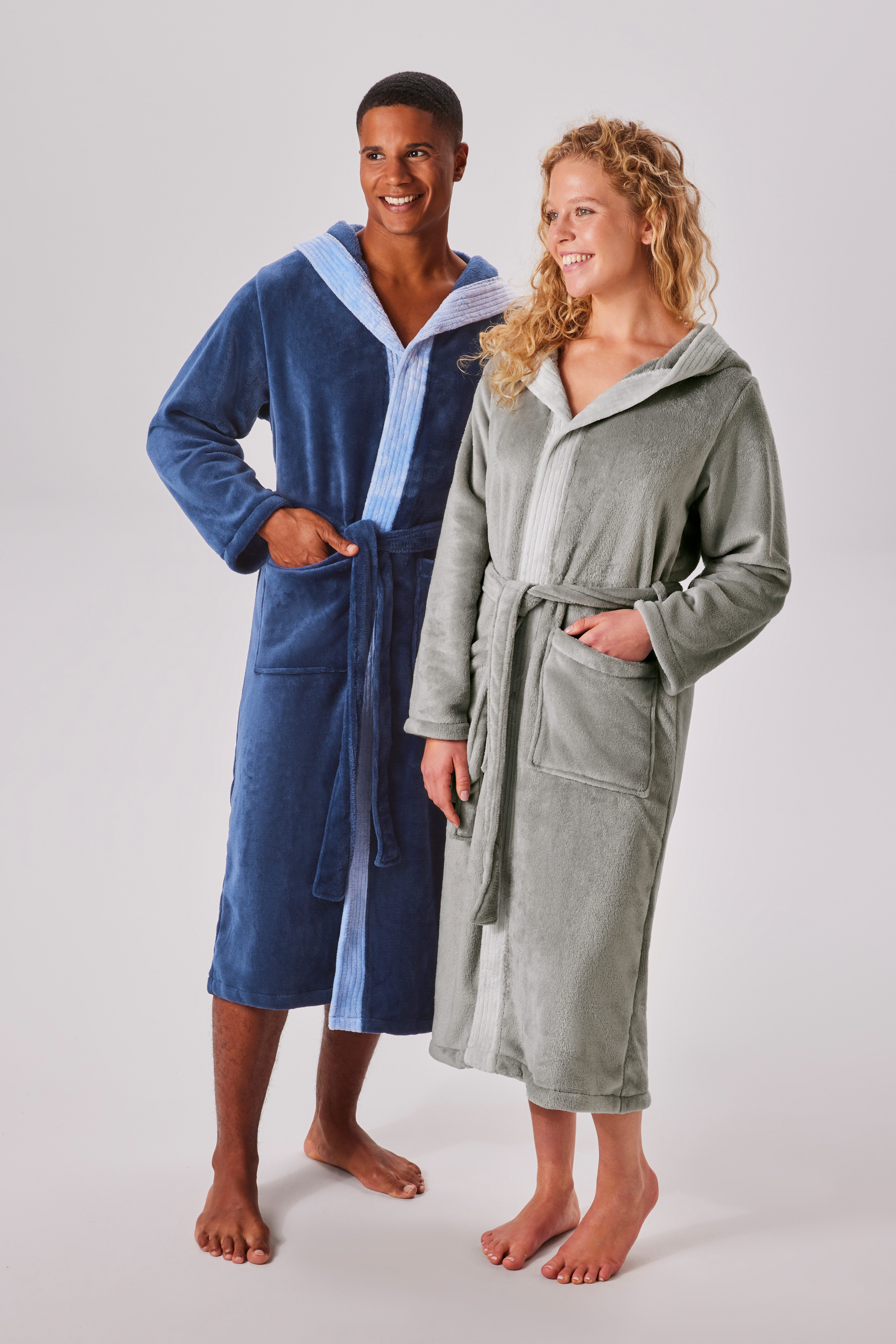 OTTO home Unisex-Bademantel Miia, ideal für Sauna, Spa & im Urlaub, Langform, Microfaser, Kapuze, Gürtel, weich und kuschelig, plüsch, für Damen und Herren, S-XL