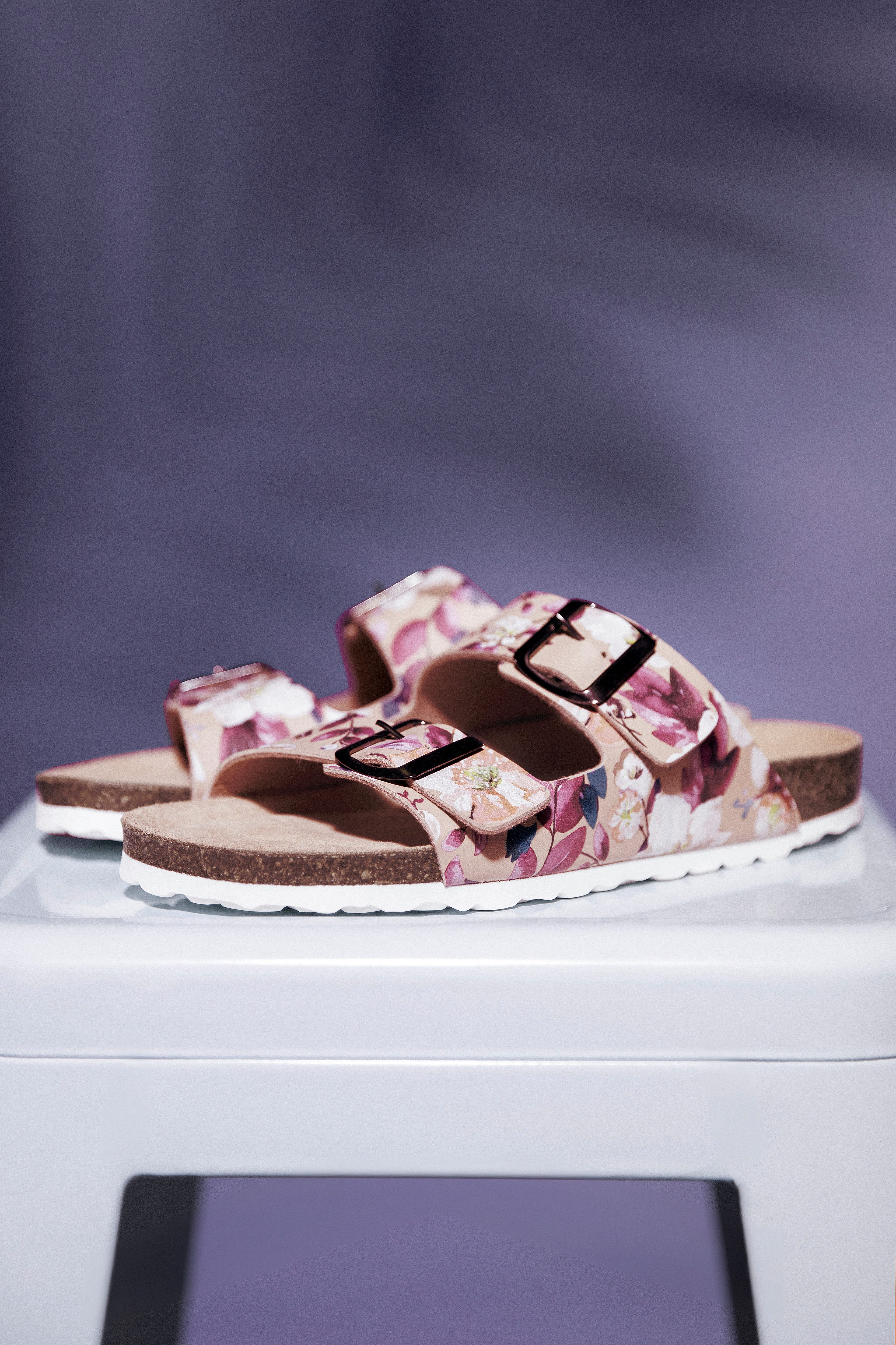 Aniston SHOES Pantolette Hausschuh, Sommerschuh mit Blumendruck - NEUE KOLLEKTION