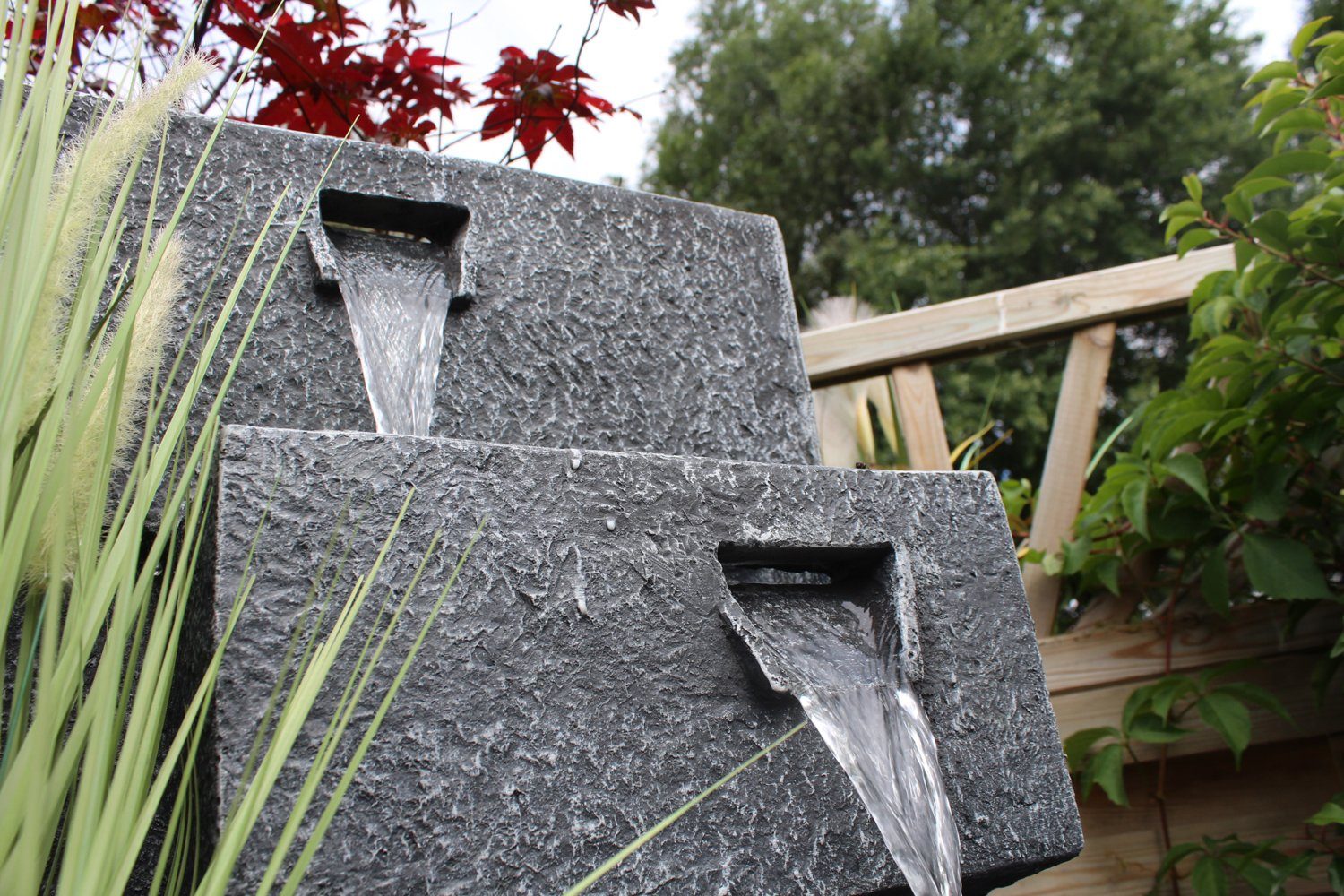 Arnusa Gartenbrunnen Grada Springbrunnen, (Komplett-Set), mit LED Beleuchtung und Pflanzbecken