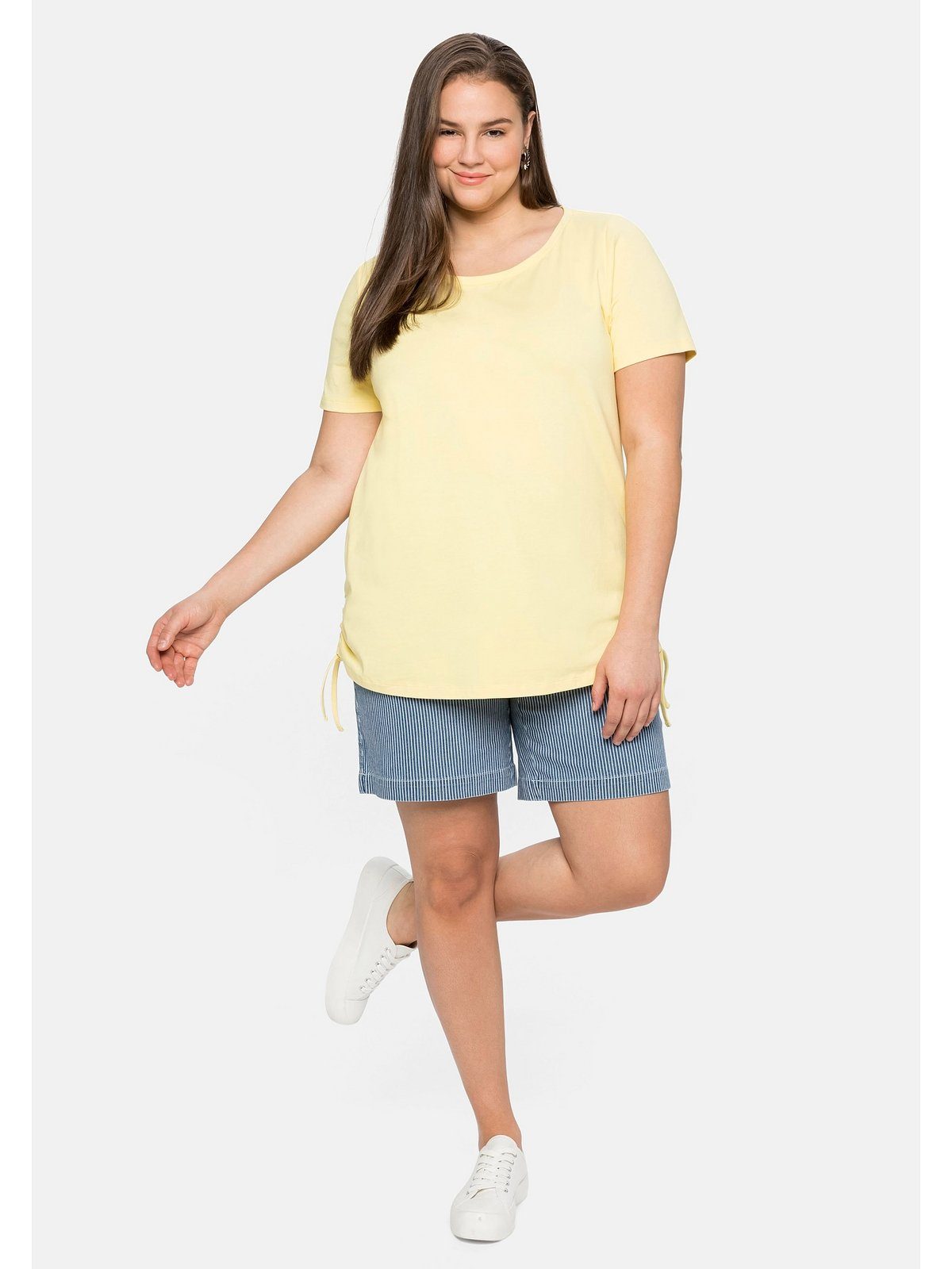 Sheego und Große mit hellgelb seitlicher T-Shirt Bindeband Raffung Größen