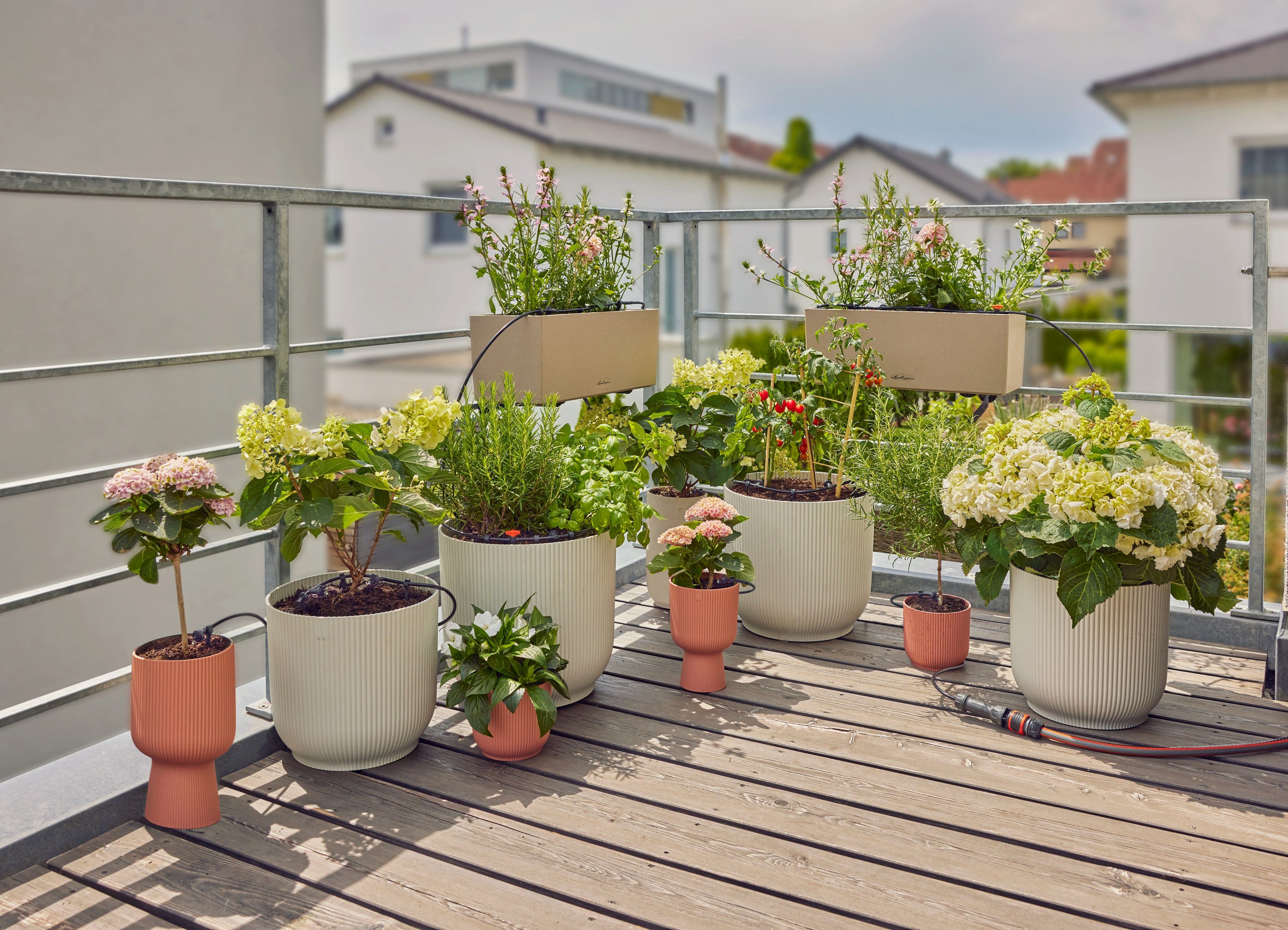 GARDENA Bewässerungssystem Micro-Drip-System Balkon, Starterset, zuverlässige Tropfbewässerung von bis zu 15 Balkonpflanzen