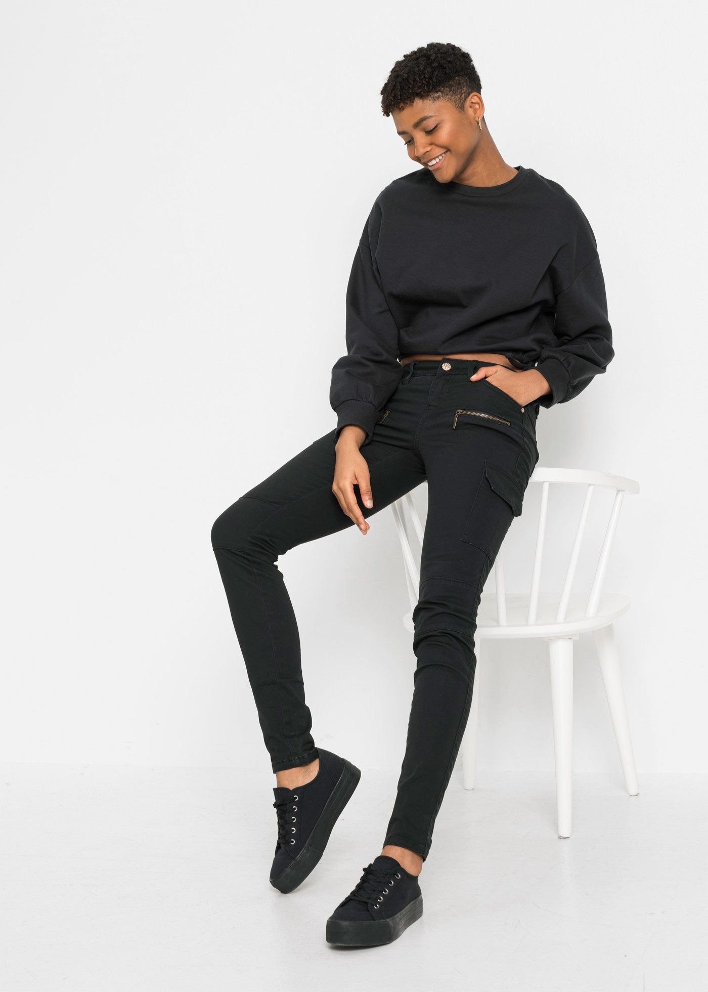 bonprix Cargohose aus Baumwolle und Elasthan, aufgesetzte Seitentasche