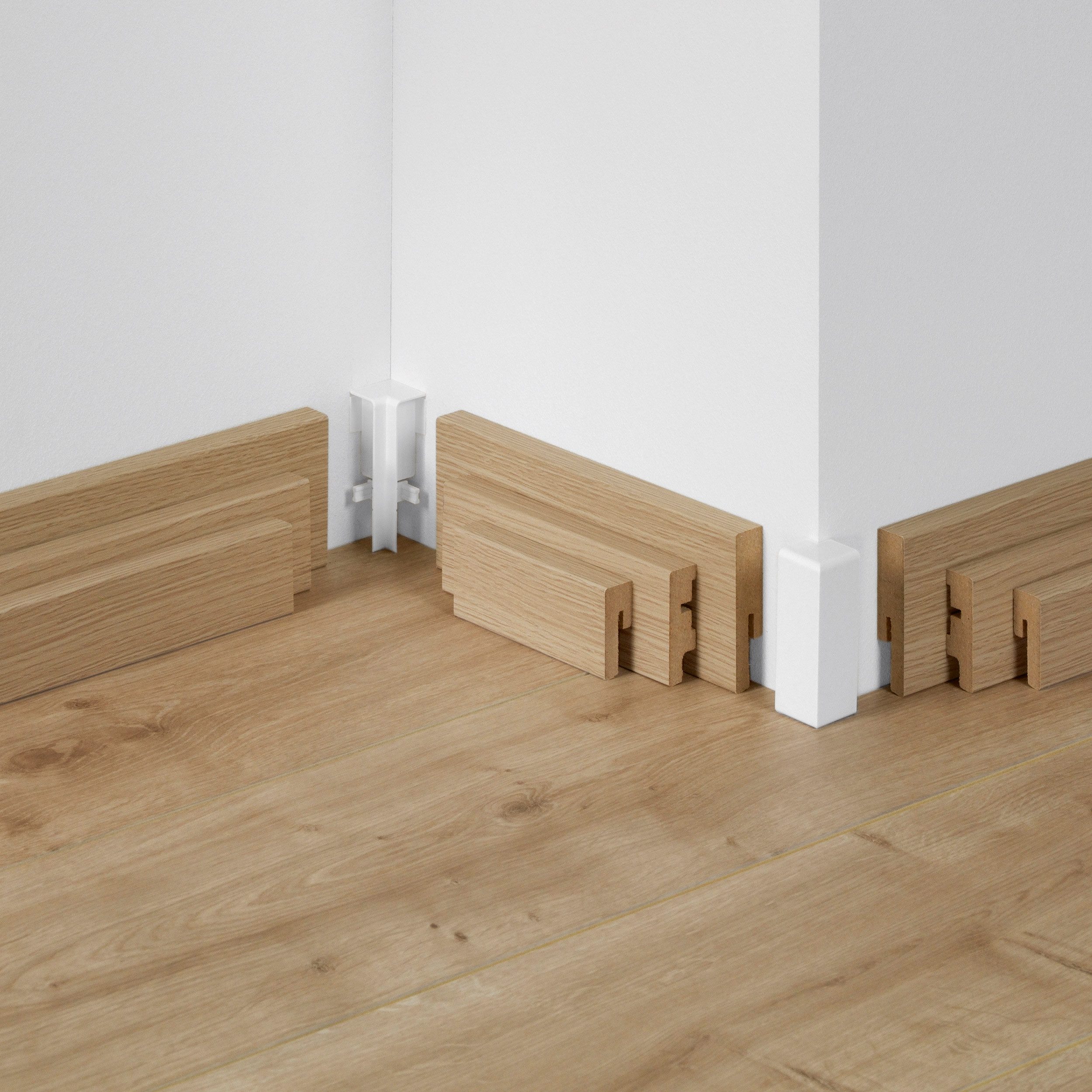 PARADOR Sockelleisten-Innenecke variabel Typ 2 für Sockelleisten SL 3, SL 5,SL 5 WF und SL 18, L: 4 cm, H: 14 cm, Für eine optimale und saubere Innenecke, 1-St., Kein Gehrungsschnitt erforderlich, Auf den Einsatz für die Sockelleisten SL 3, 5, 5 WF, 18 abgestimmt