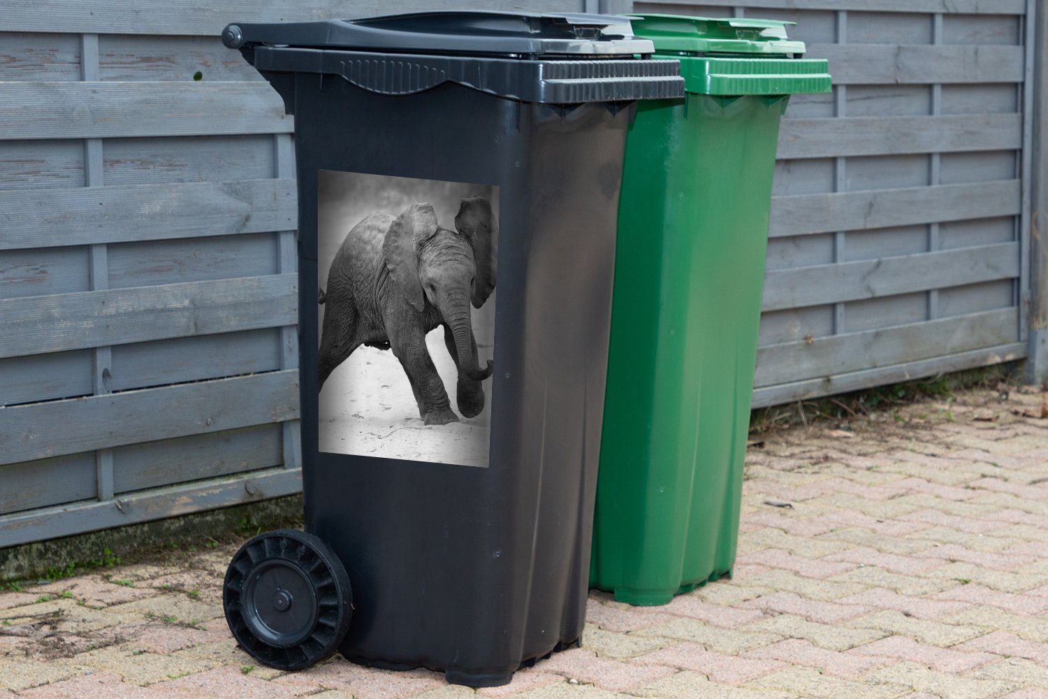 Schwarz - MuchoWow Container, - Wandsticker Sticker, Baby - - Tiere (1 St), Mülltonne, Kröte und Abfalbehälter Elefant Mülleimer-aufkleber, weiß