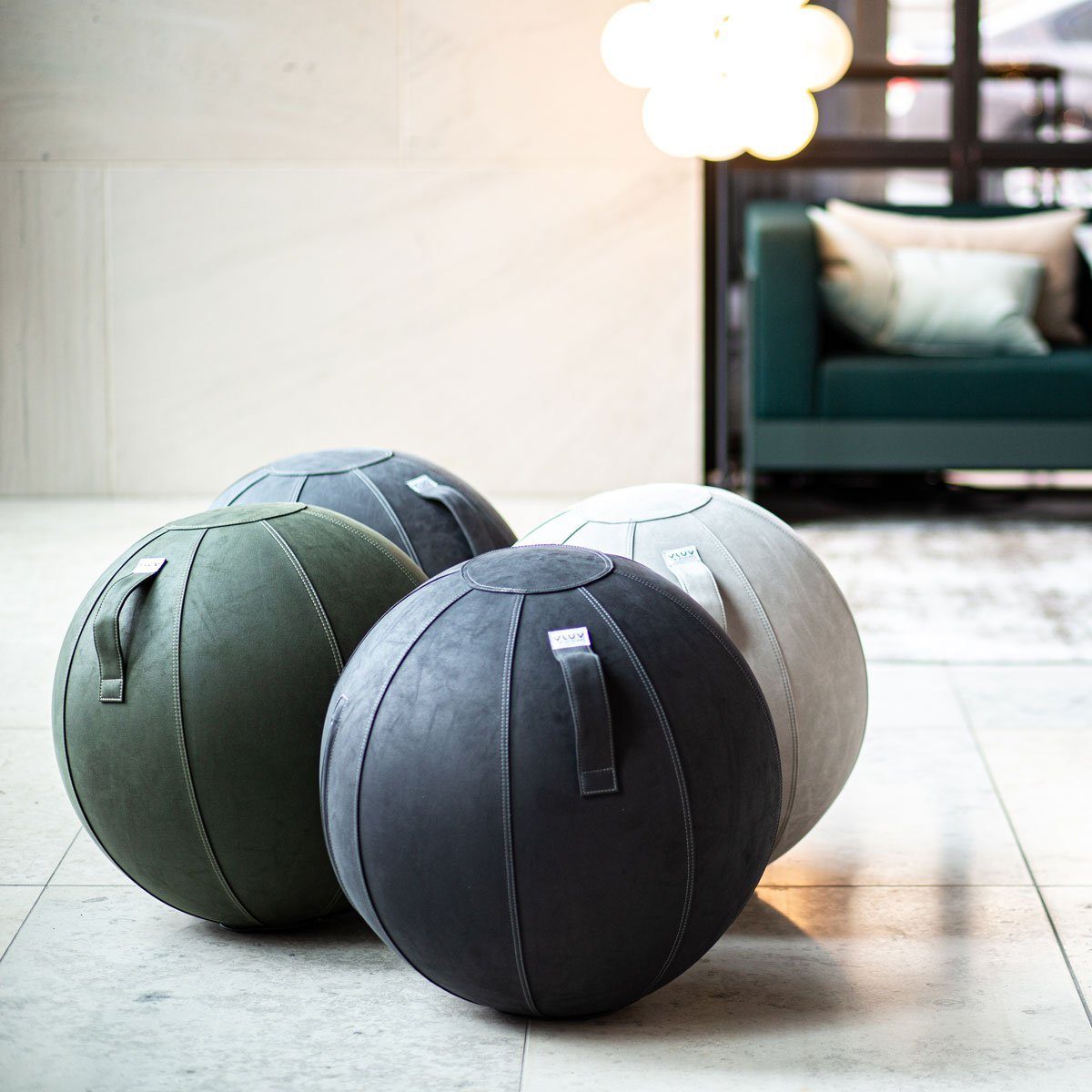 VLUV Sitzball VLUV BOL Vega Sitzball, ergonomisches Sitzmöbel für Büro und Zuhause, Farbe: Dark Grey (Dunkelgrau), Ø 60cm - 65cm, Bezug aus veganem Kunstleder, robust und formstabil, mit Tragegriff