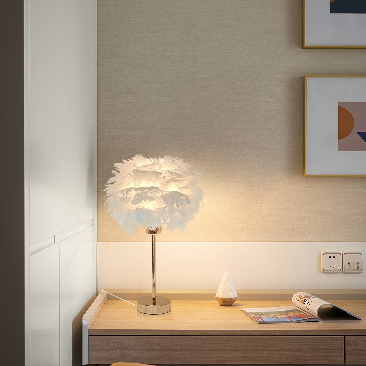 JDONG Tischleuchte Weiße kunstliche Feder, Deko Lampe Wohnzimmer 30/35cm, E27, 3000K Warmweiß, Nachttischlampe mit goldenem Sockel, Feder-Tischleuchte – Bild 3 von 5