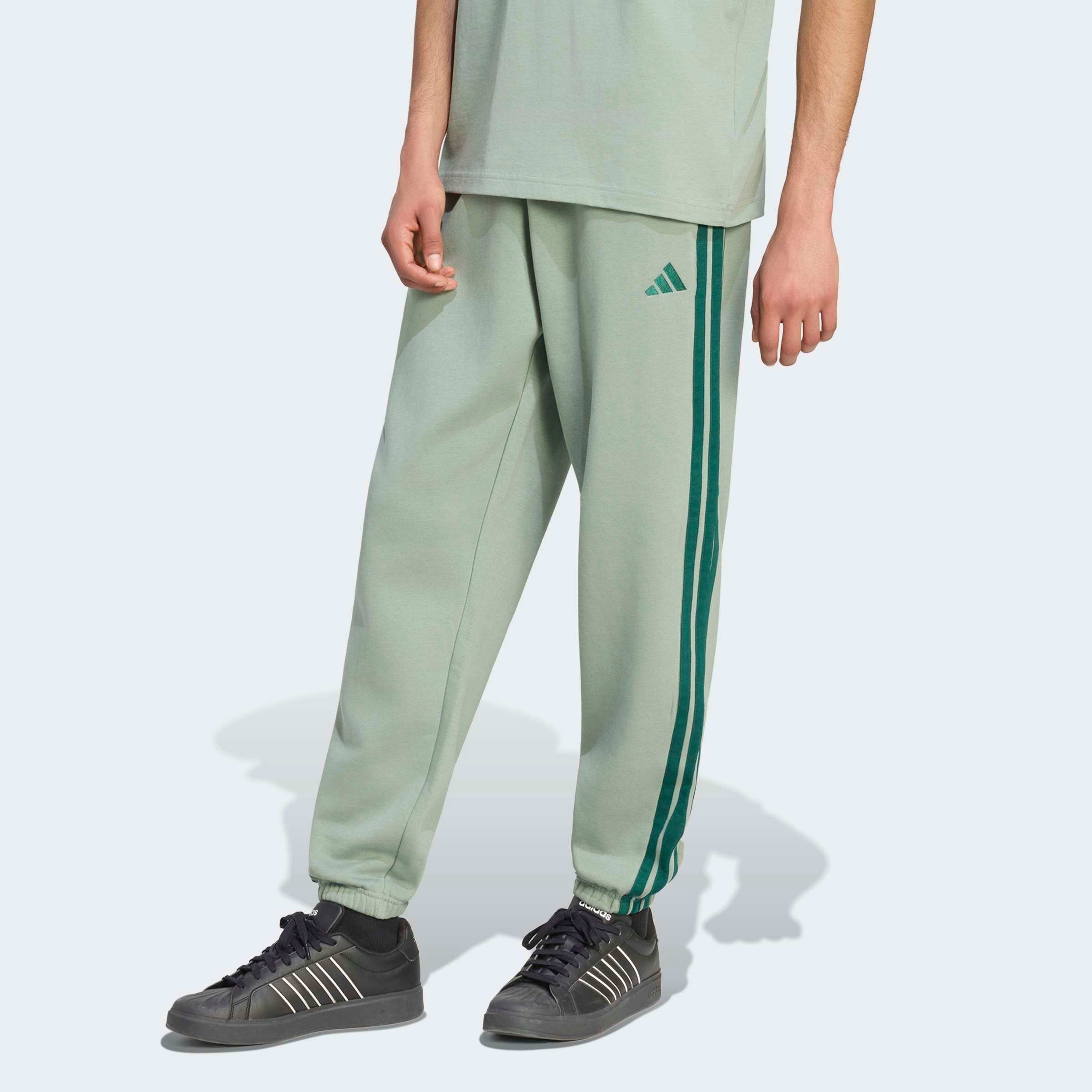 adidas Sportswear Sporthose ESSENTIALS 3-STREIFEN, SCHMAL ZULAUFEND, BÜNDCHEN. € 49,99
