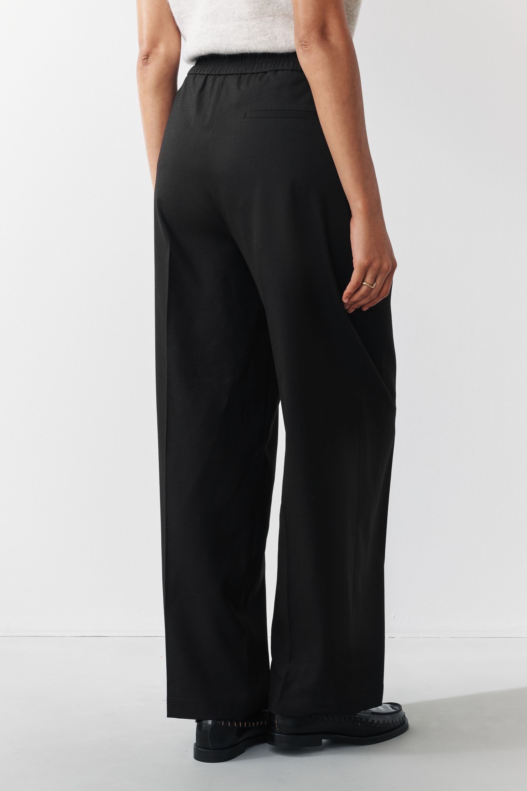 Next Bundfaltenhose Bundfaltenhose mit geradem Bein, Kurzgröße (1-tlg) günstig online kaufen