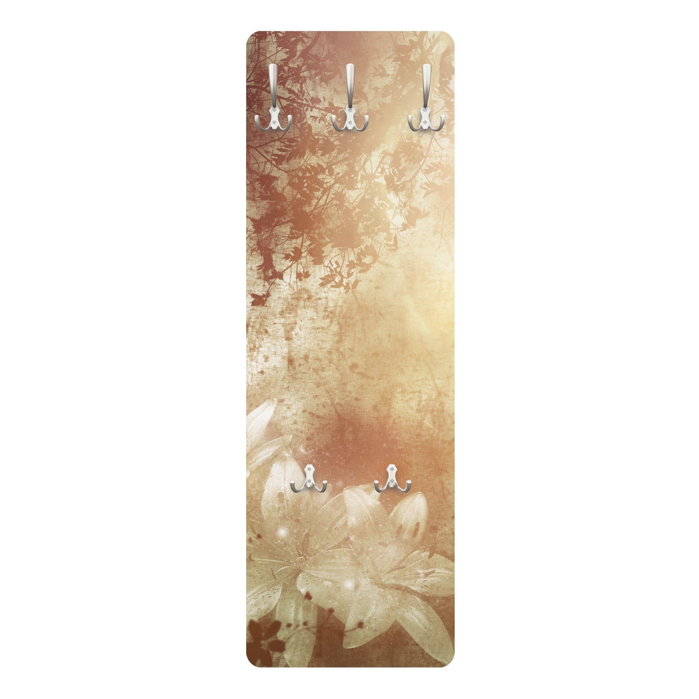 Bilderdepot24 Garderobenpaneel gold Blumen Floral Kunst Muster Retro Vintage Shabby Lilith Design (ausgefallenes Flur Wandpaneel mit Garderobenhaken Kleiderhaken hängend), moderne Wandgarderobe - Flurgarderobe im schmalen Hakenpaneel Design