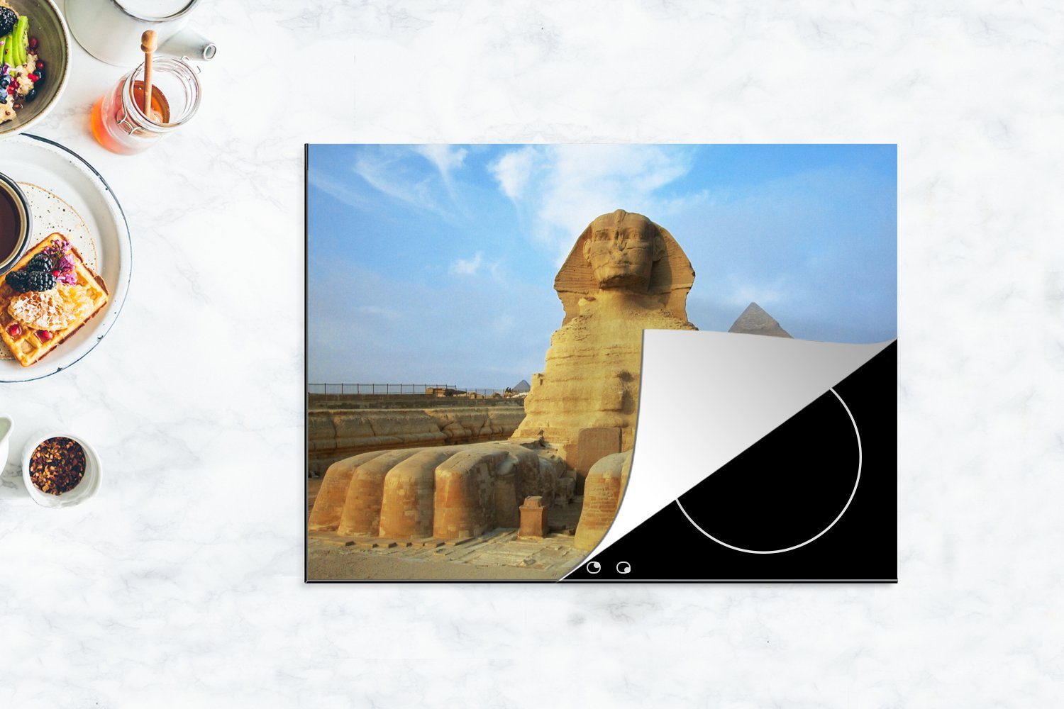 MuchoWow Herdblende-/Abdeckplatte Sphinx Mobile Gizeh 70x52 Vinyl, Ceranfeldabdeckung vor tlg), nutzbar, cm, Ägypten, Pyramiden den (1 Arbeitsfläche
