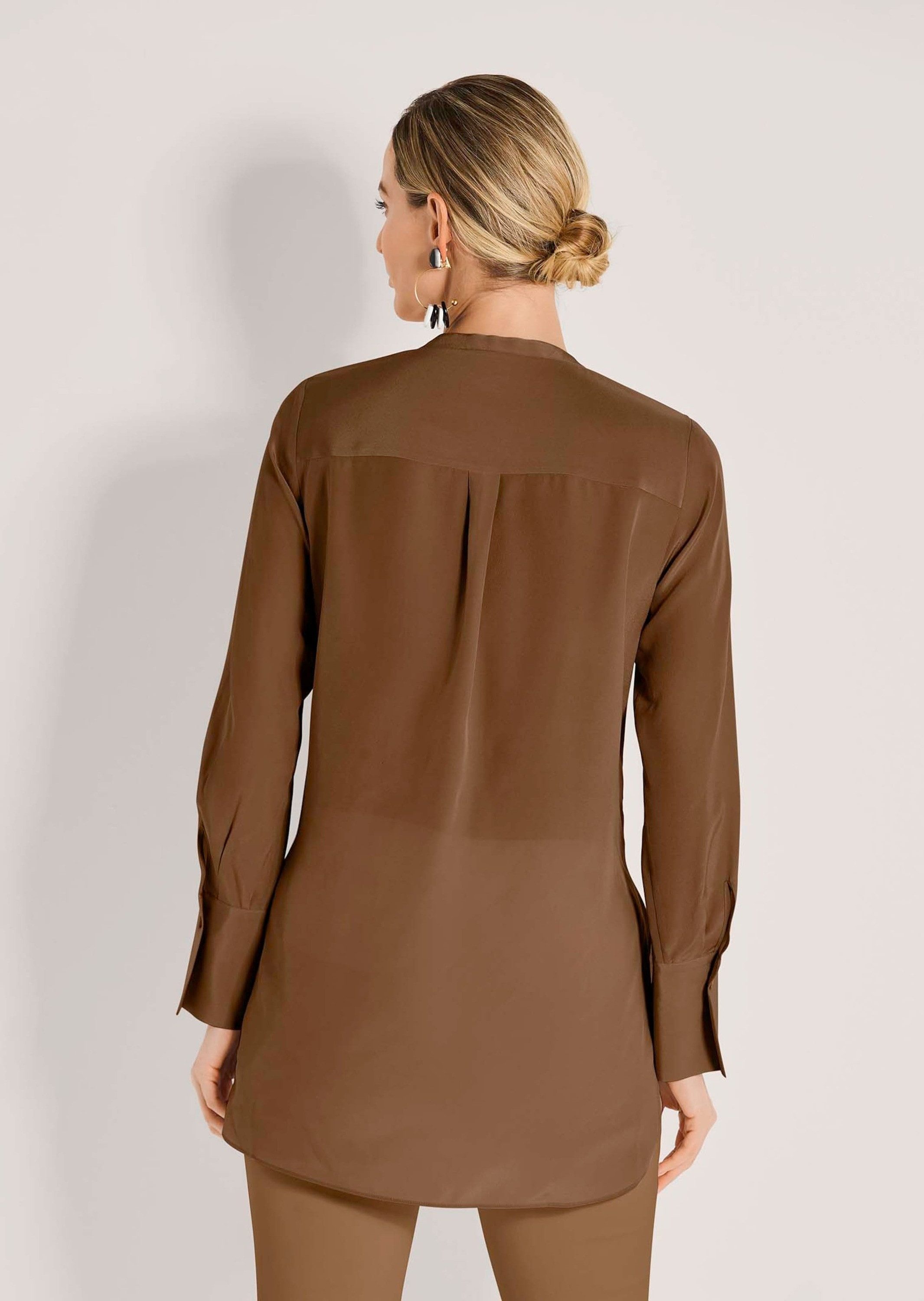 MADELEINE Hemdbluse Luxuriöse Bluse mit kragenlosem Design Hemdbluse mit verdeckter Knopfleiste und langen Ärmeln
